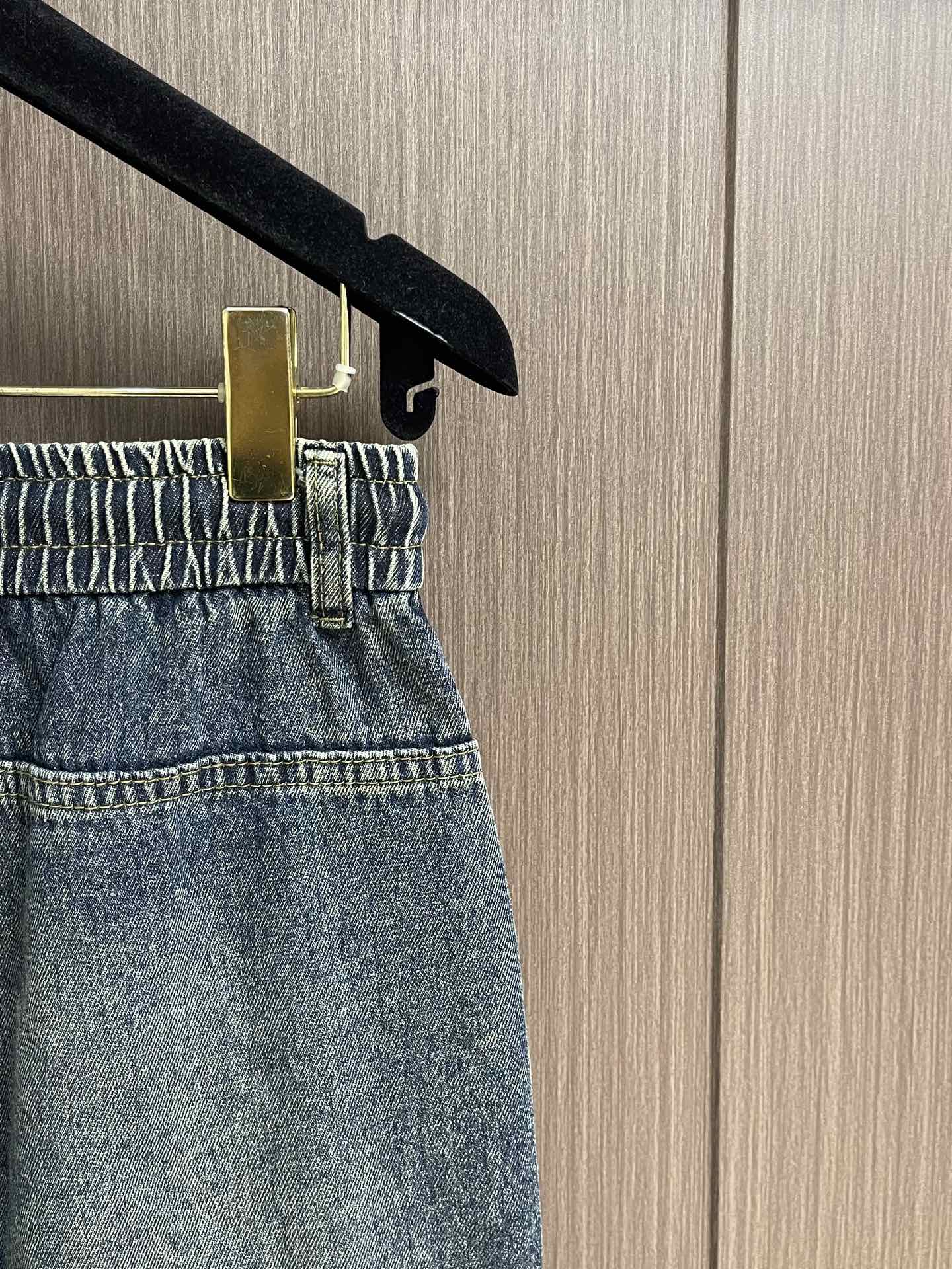 Balenciaga 2025SS早秋新品多袋牛仔裤，进口原版面料，上身舒适，字母图案装饰logo，原版