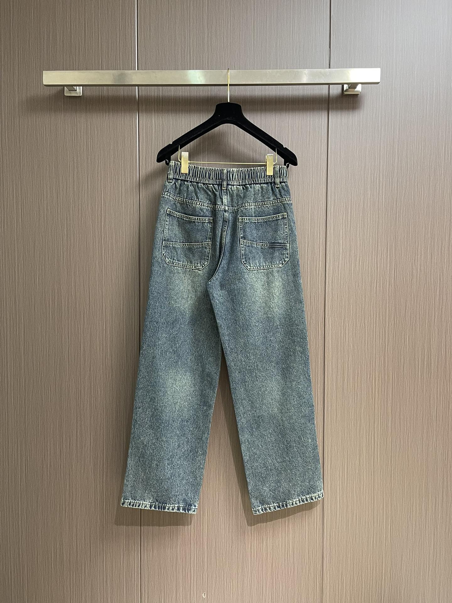 GUCCI 男士直筒休闲牛仔裤 现代时尚的剪裁设计，客供日本denim平纹棉质牛仔面料梭织生产．顶尖的石