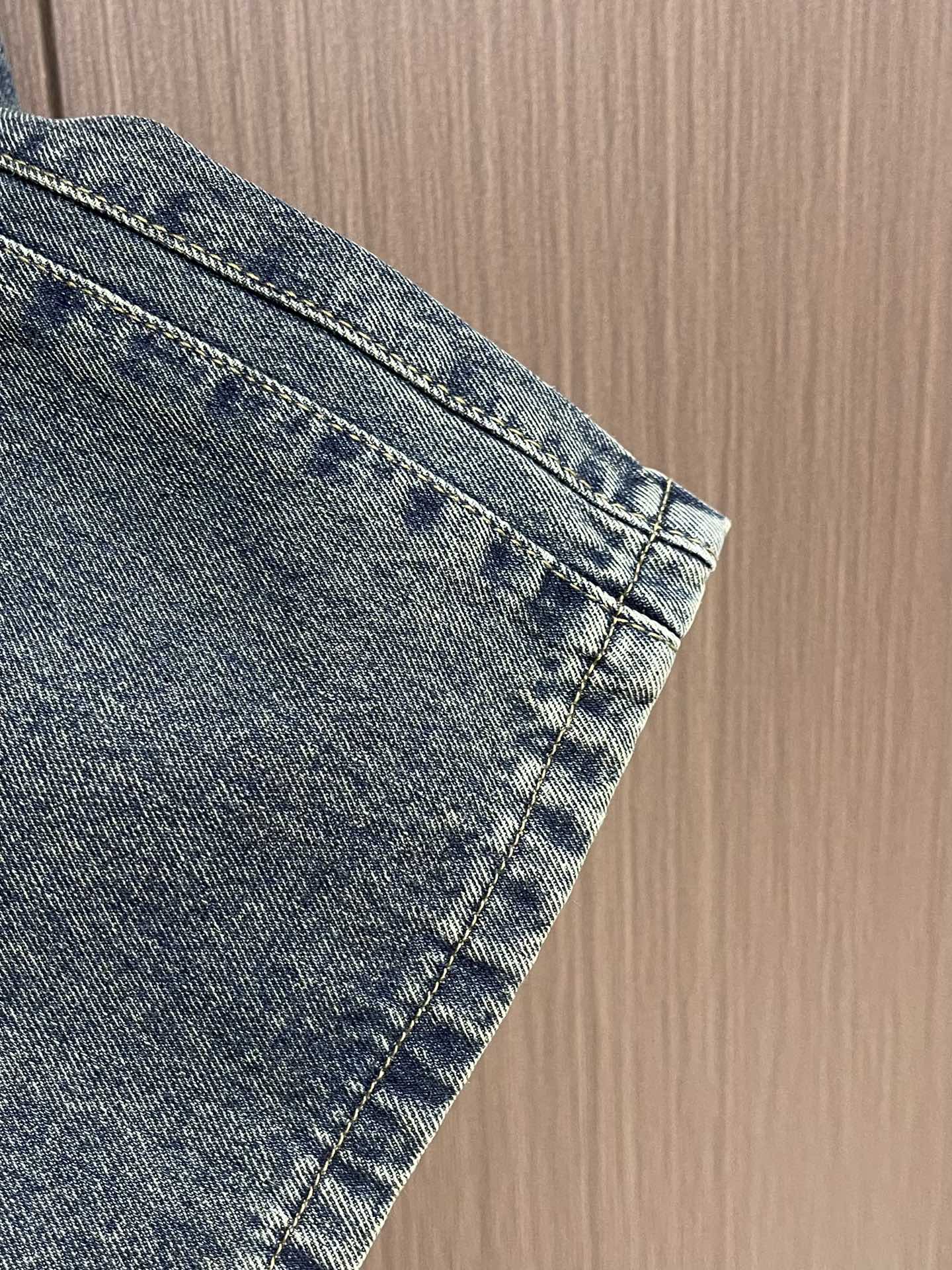 GUCCI 男士直筒休闲牛仔裤 现代时尚的剪裁设计，客供日本denim平纹棉质牛仔面料梭织生产．顶尖的石