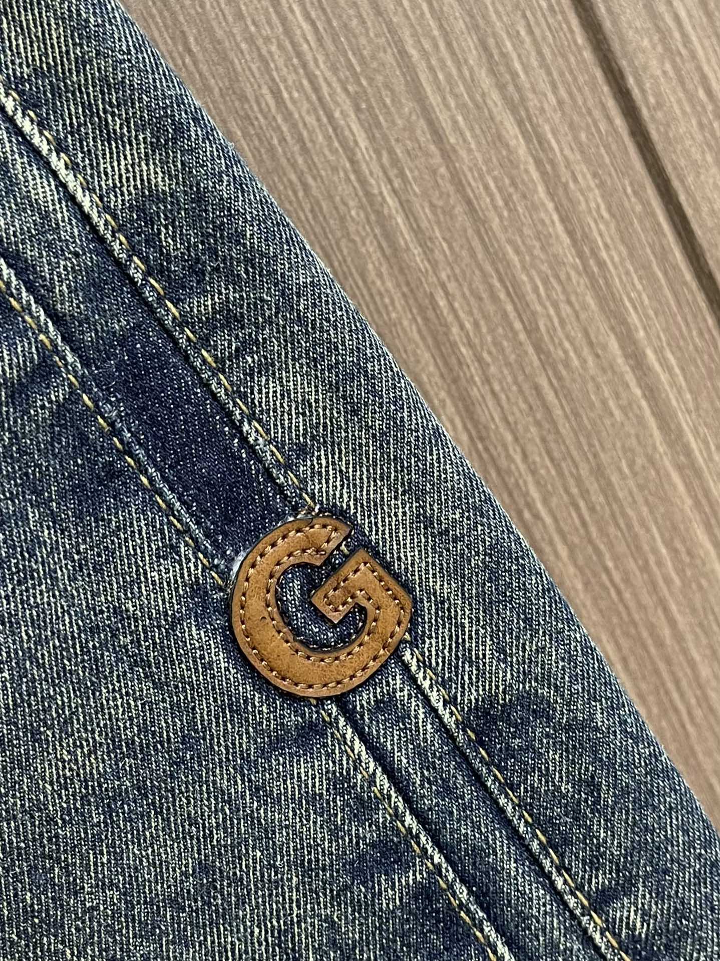GUCCI 男士直筒休闲牛仔裤 现代时尚的剪裁设计，客供日本denim平纹棉质牛仔面料梭织生产．顶尖的石