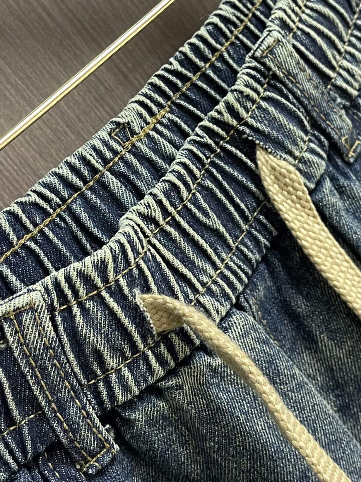 GUCCI 男士直筒休闲牛仔裤 现代时尚的剪裁设计，客供日本denim平纹棉质牛仔面料梭织生产．顶尖的石