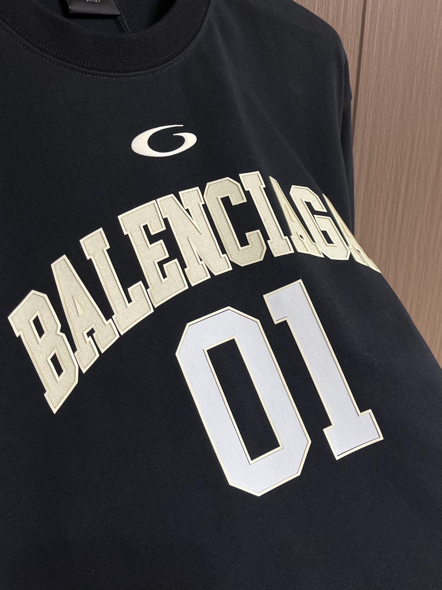 balenciaga 2025FW秋冬新款篮球系列超曼联名01号球衣长袖T恤，衣橱必备单品，都采用了运动