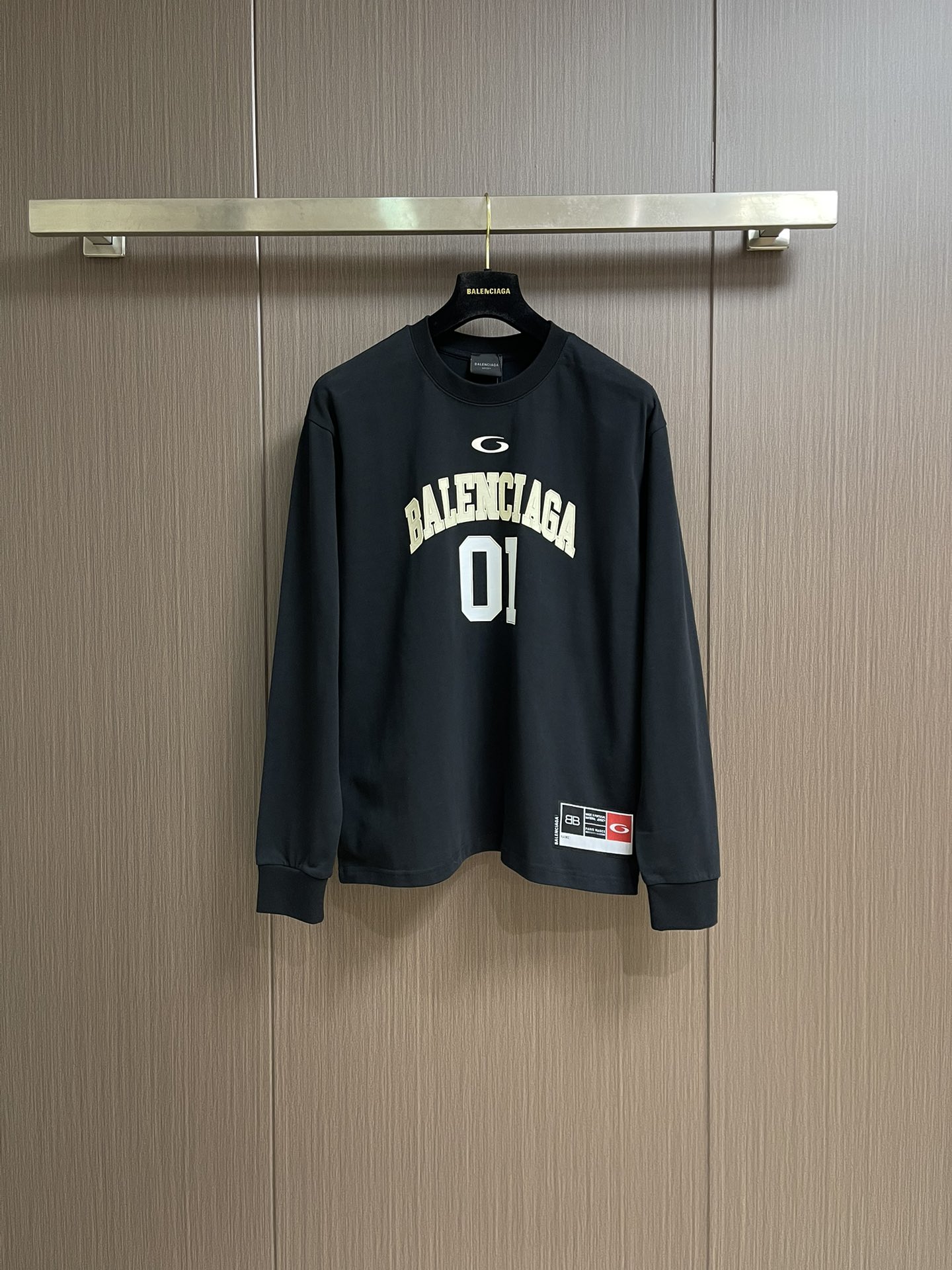 balenciaga 2025FW秋冬新款篮球系列超曼联名01号球衣长袖T恤，衣橱必备单品，都采用了运动