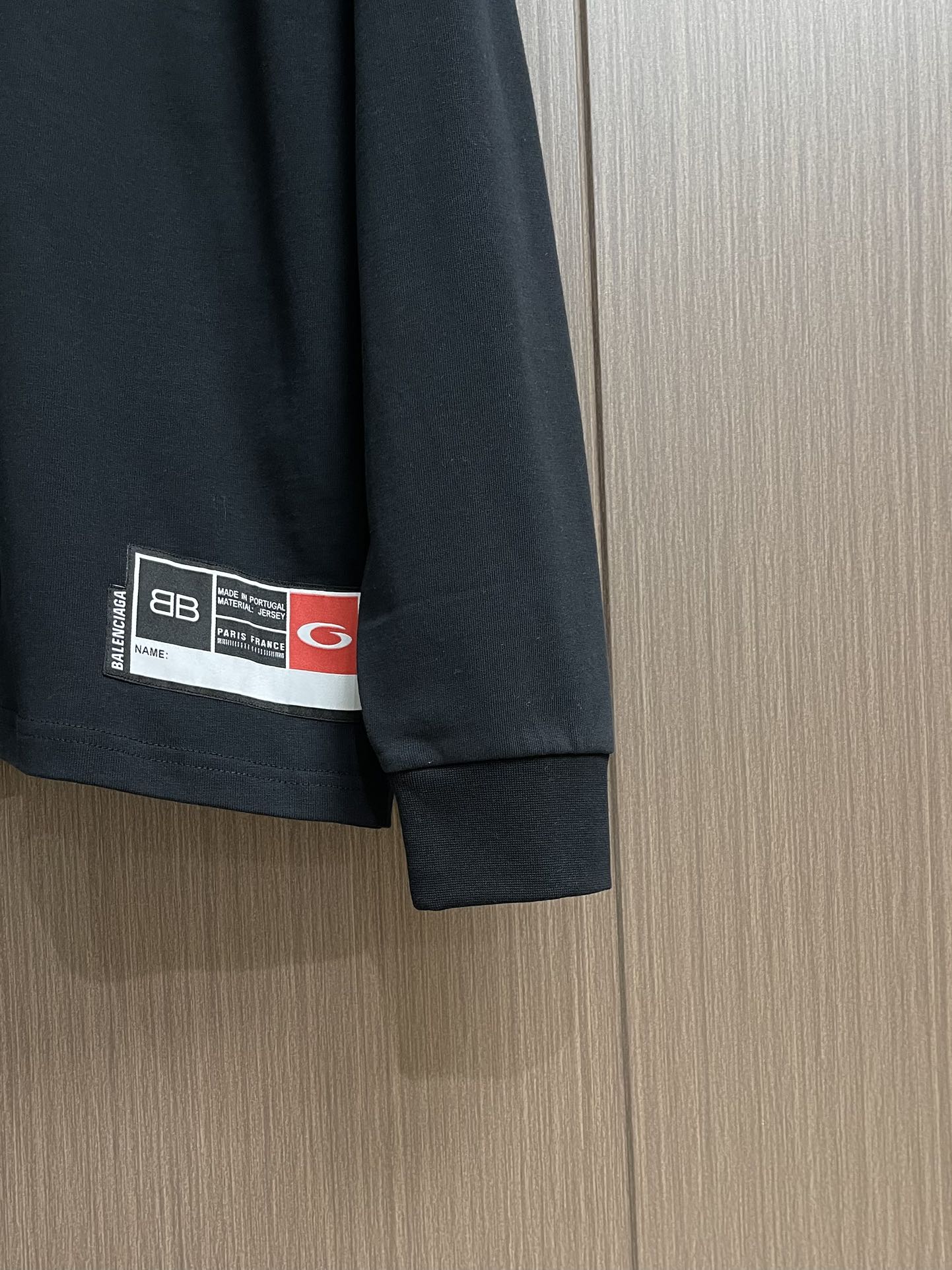 balenciaga 2025FW秋冬新款篮球系列超曼联名01号球衣长袖T恤，衣橱必备单品，都采用了运动