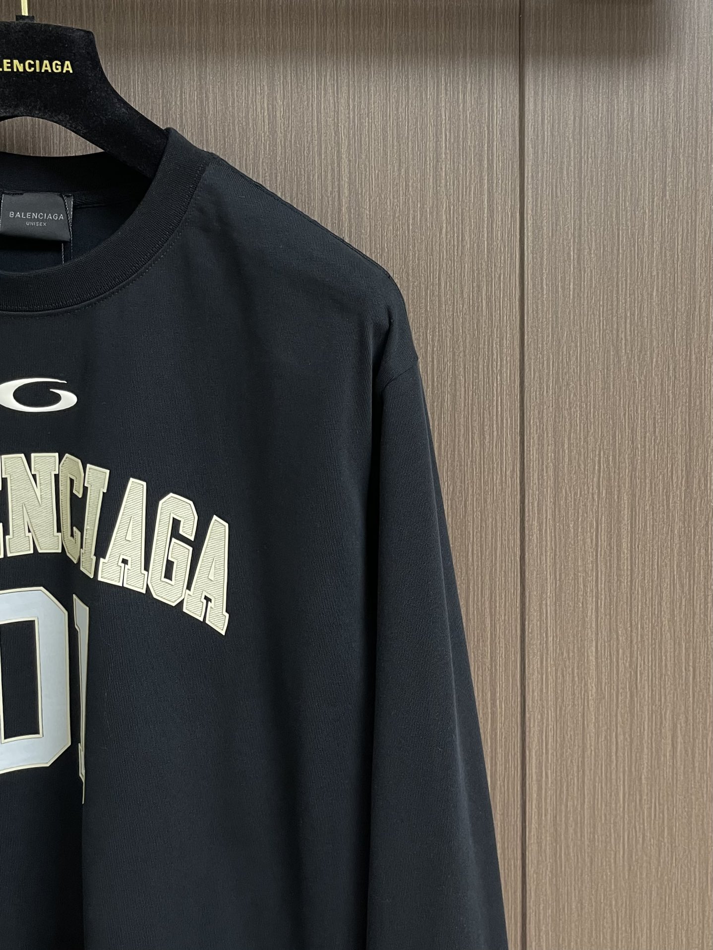 balenciaga 2025FW秋冬新款篮球系列超曼联名01号球衣长袖T恤，衣橱必备单品，都采用了运动