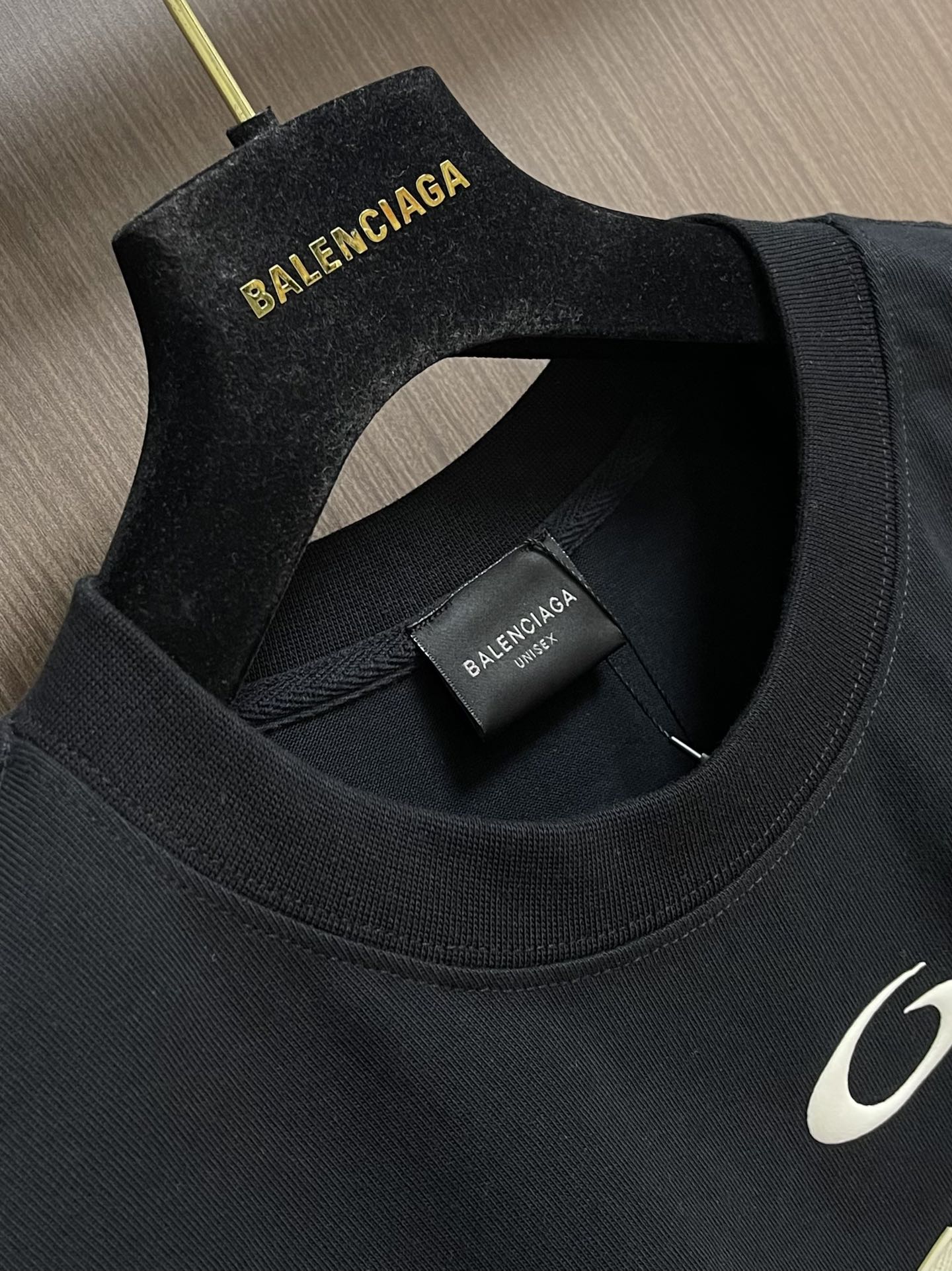 balenciaga 2025FW秋冬新款篮球系列超曼联名01号球衣长袖T恤，衣橱必备单品，都采用了运动