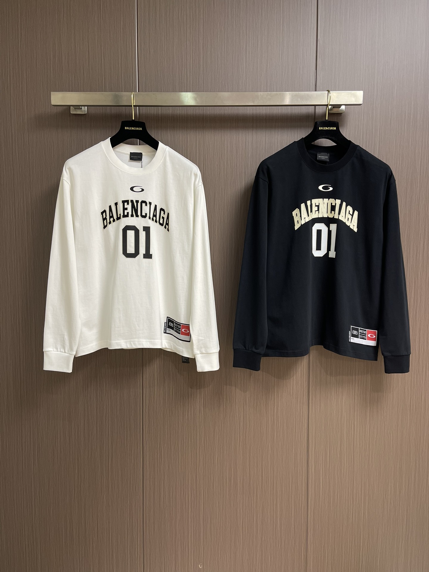 balenciaga 2025FW秋冬新款篮球系列超曼联名01号球衣长袖T恤，衣橱必备单品，都采用了运动