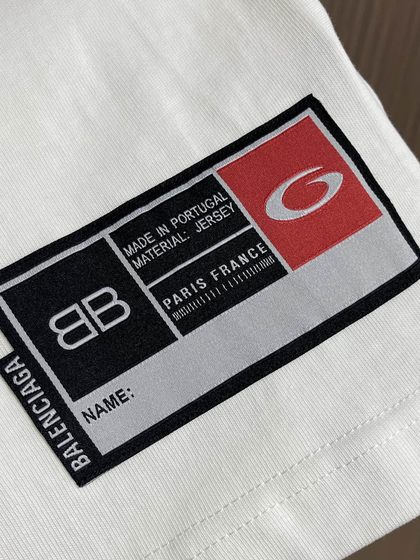 balenciaga 2025FW秋冬新款篮球系列超曼联名01号球衣长袖T恤，衣橱必备单品，都采用了运动