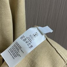 BrunelloCucinelli布鲁内洛.库奇内利 BC 长袖针织POLO衫 看似简约的设计 领口与袖 BrunelloCucinelli布鲁内洛.库奇内利 BC 长袖针织POLO衫 看似简约的设计 领口与袖