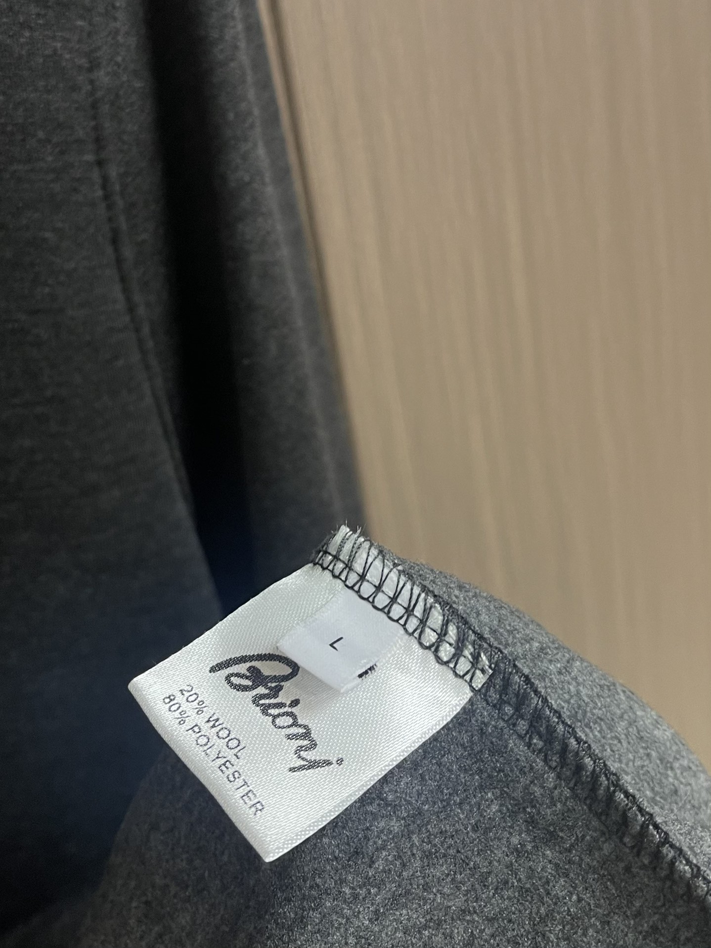 Brioni布莱奥尼天丝棉长袖t恤，高端奢华且白金级的一款经典基础款t恤。通体的设计完美融合意式美学，且