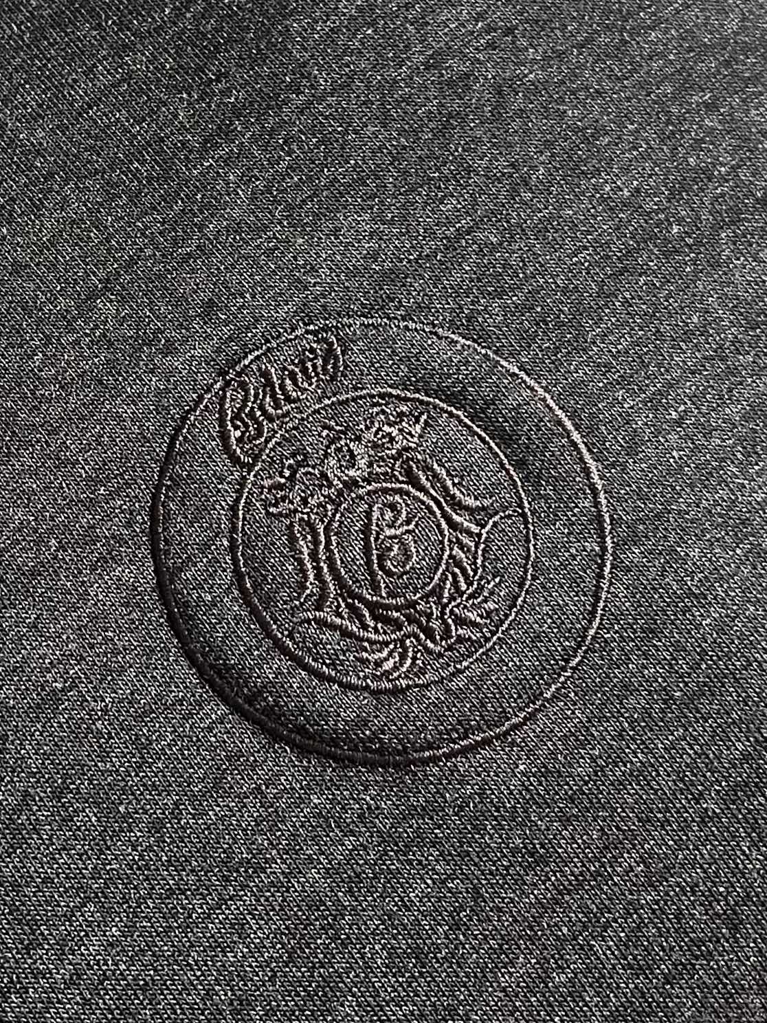 Brioni布莱奥尼天丝棉长袖t恤，高端奢华且白金级的一款经典基础款t恤。通体的设计完美融合意式美学，且