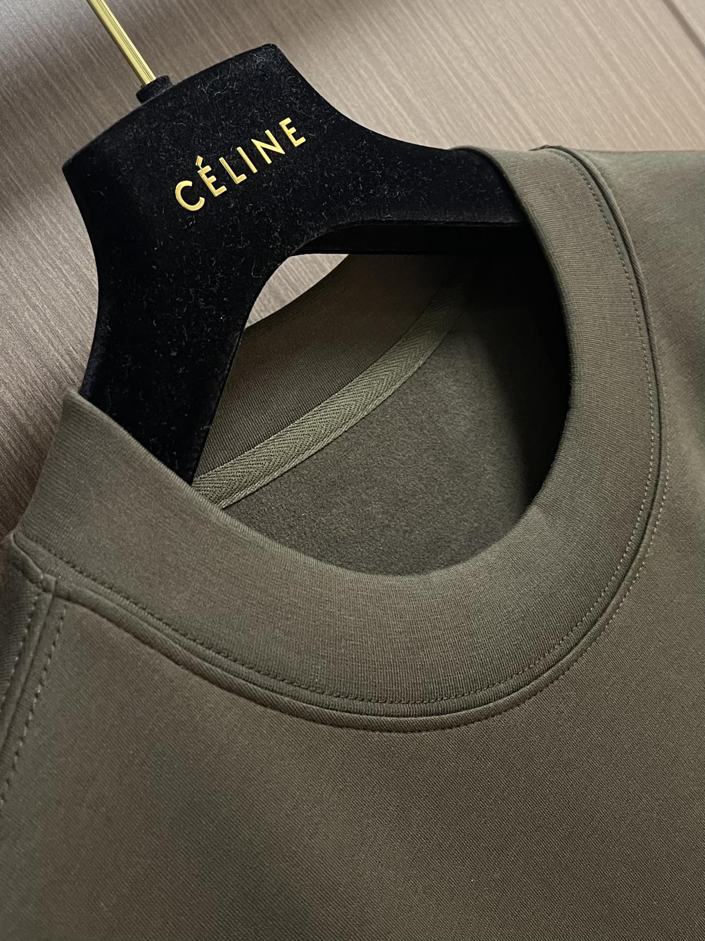 HERMES 2025SS秋冬圆领长袖T恤，氨丝光磨毛，时尚logo拼皮！氨面料上身舒适爽滑，纯棉精梳加