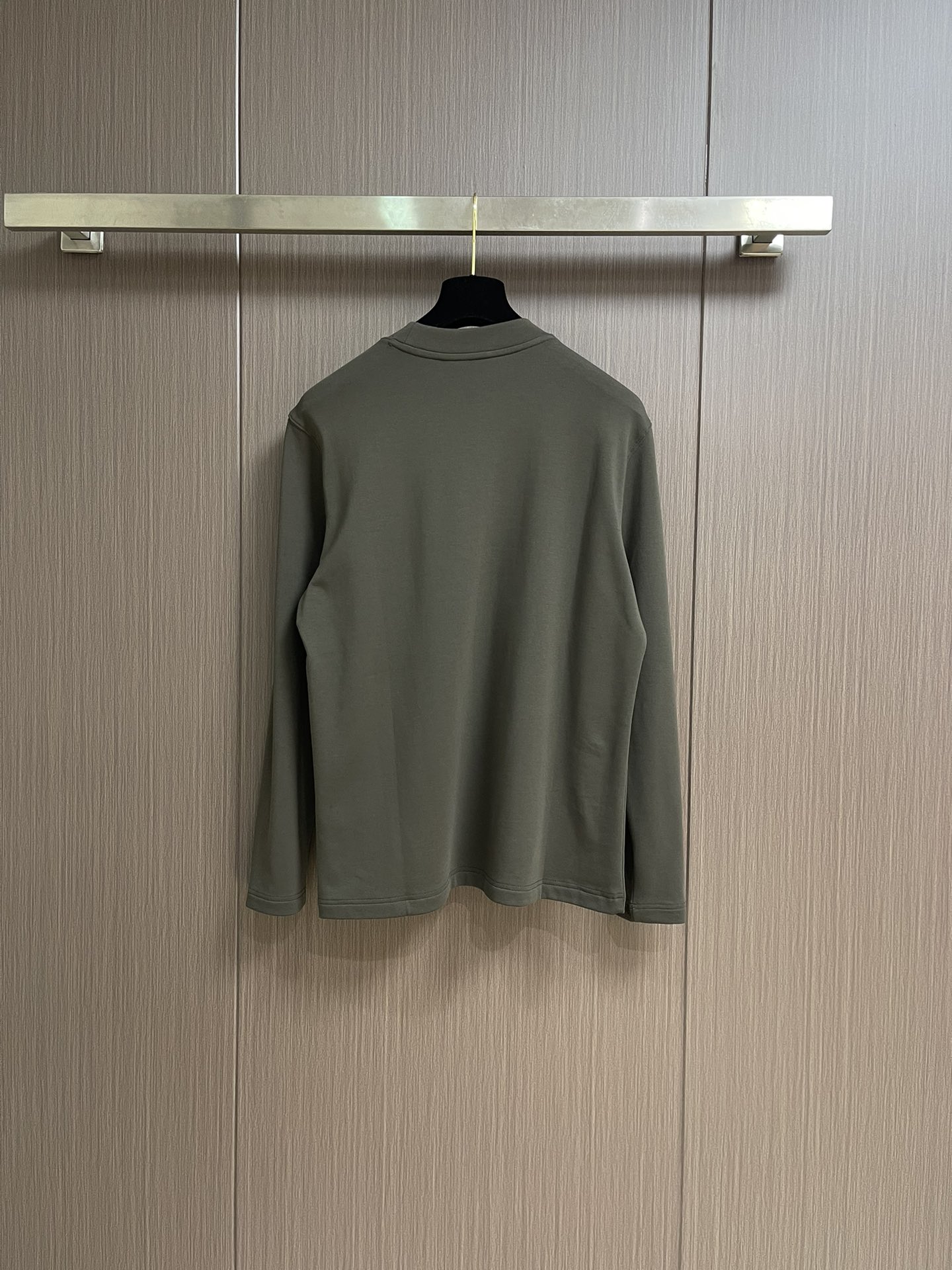 HERMES 2025SS秋冬圆领长袖T恤，氨丝光磨毛，时尚logo拼皮！氨面料上身舒适爽滑，纯棉精梳加