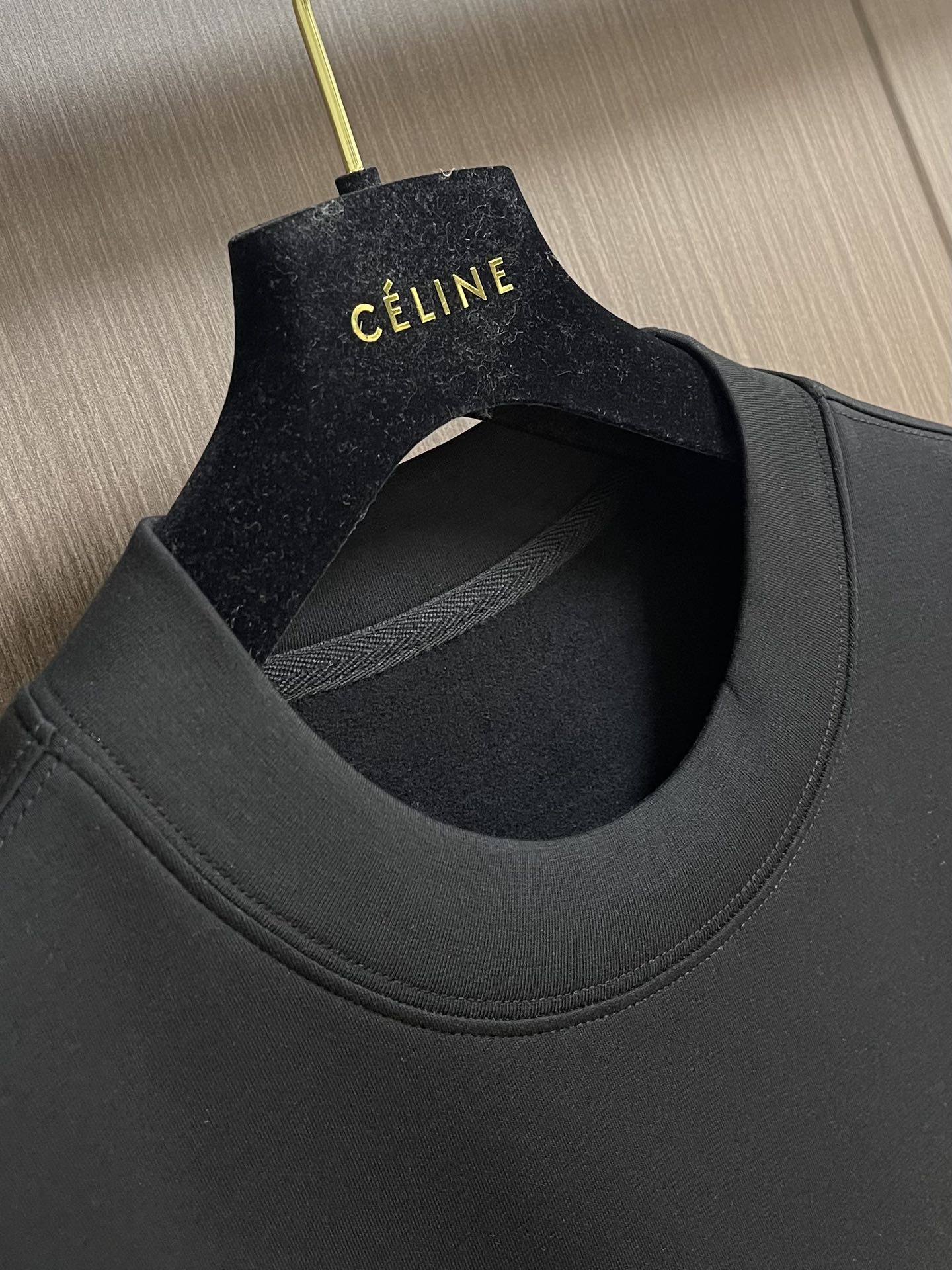 HERMES 2025SS秋冬圆领长袖T恤，氨丝光磨毛，时尚logo拼皮！氨面料上身舒适爽滑，纯棉精梳加