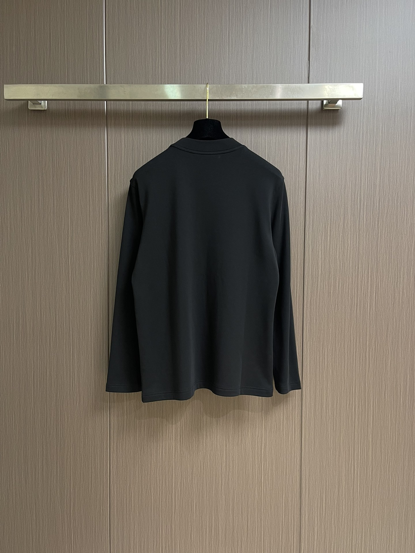 HERMES 2025SS秋冬圆领长袖T恤，氨丝光磨毛，时尚logo拼皮！氨面料上身舒适爽滑，纯棉精梳加