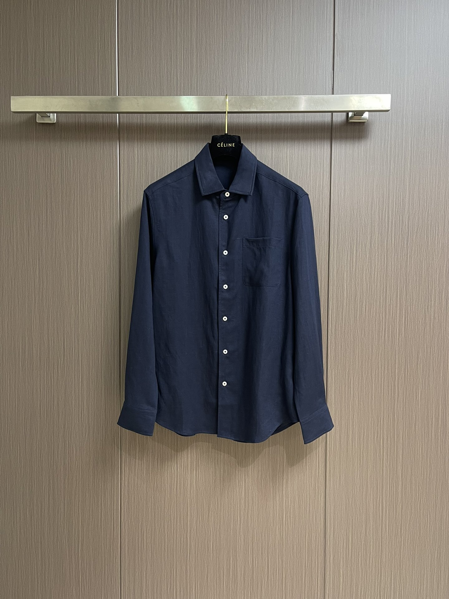 Hermes 2025ss秋季新款天然亚麻材质休闲长袖衬衫 合体的剪裁 五金辅料全品相 面料采用天然亚麻