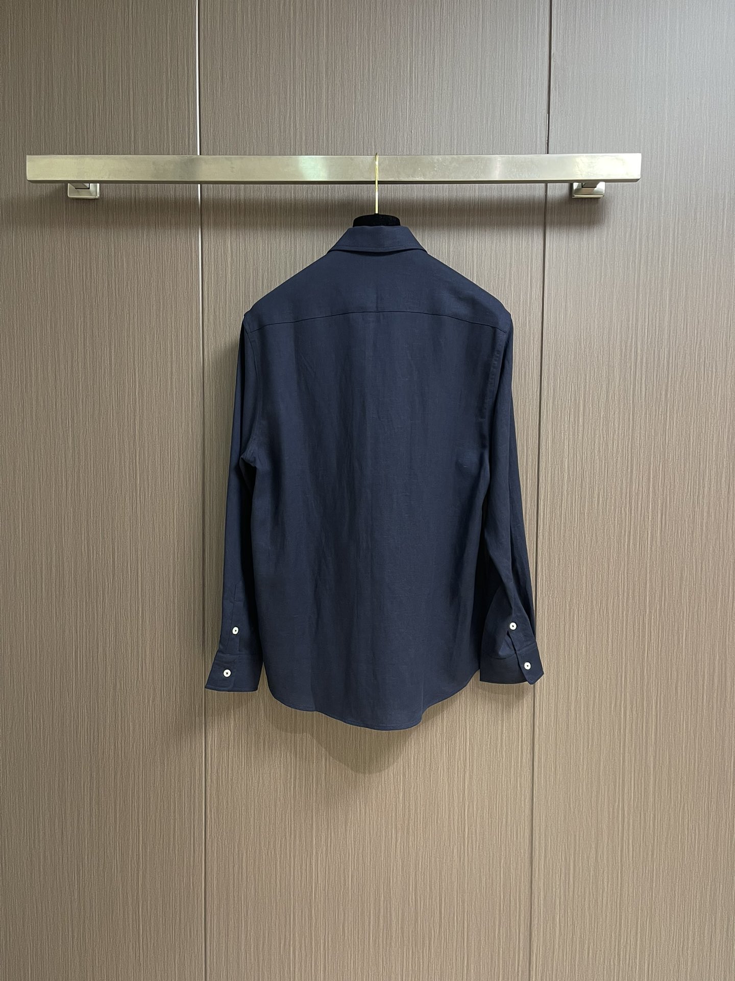 Hermes 2025ss秋季新款天然亚麻材质休闲长袖衬衫 合体的剪裁 五金辅料全品相 面料采用天然亚麻