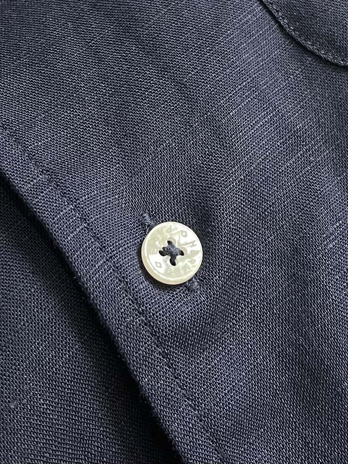 Hermes 2025ss秋季新款天然亚麻材质休闲长袖衬衫 合体的剪裁 五金辅料全品相 面料采用天然亚麻