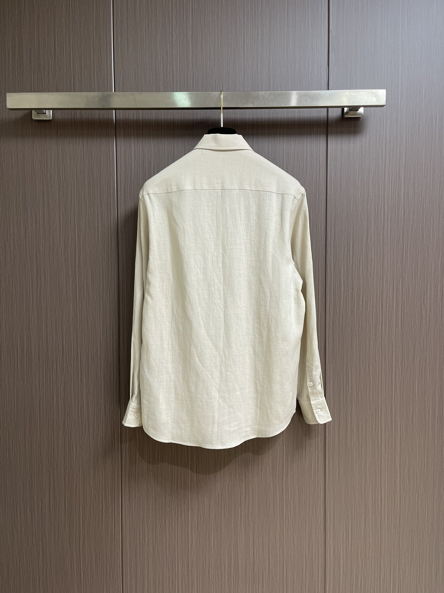 Hermes 2025ss秋季新款天然亚麻材质休闲长袖衬衫 合体的剪裁 五金辅料全品相 面料采用天然亚麻