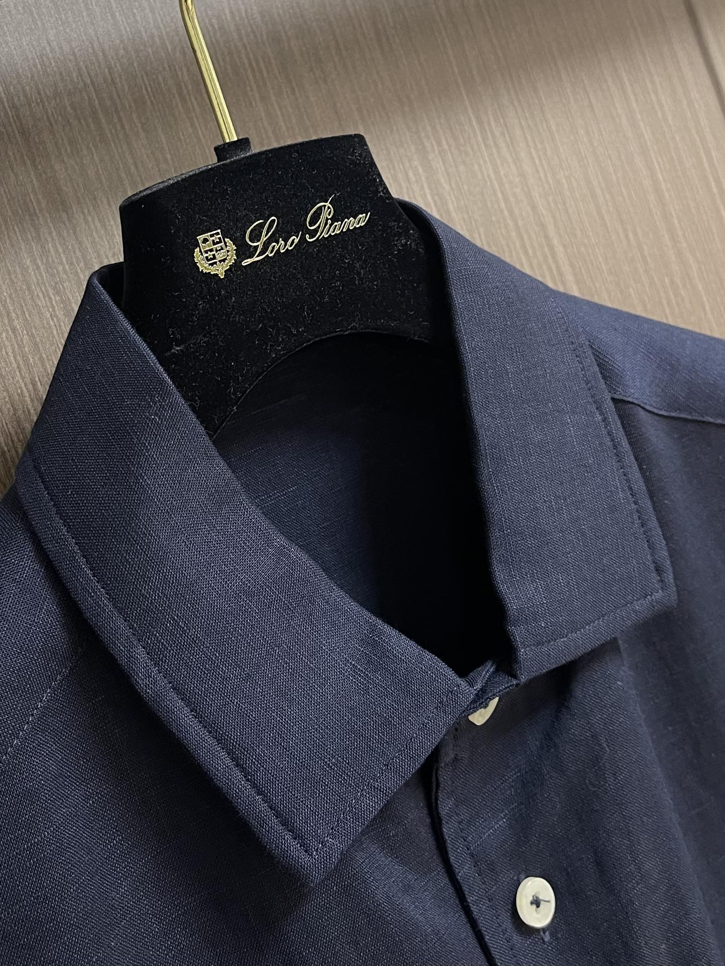 lP🆕 Loro Piana 2025ss秋季全品相订单，商务通勤 天然亚麻材质休闲衬衫，合体的剪裁 五