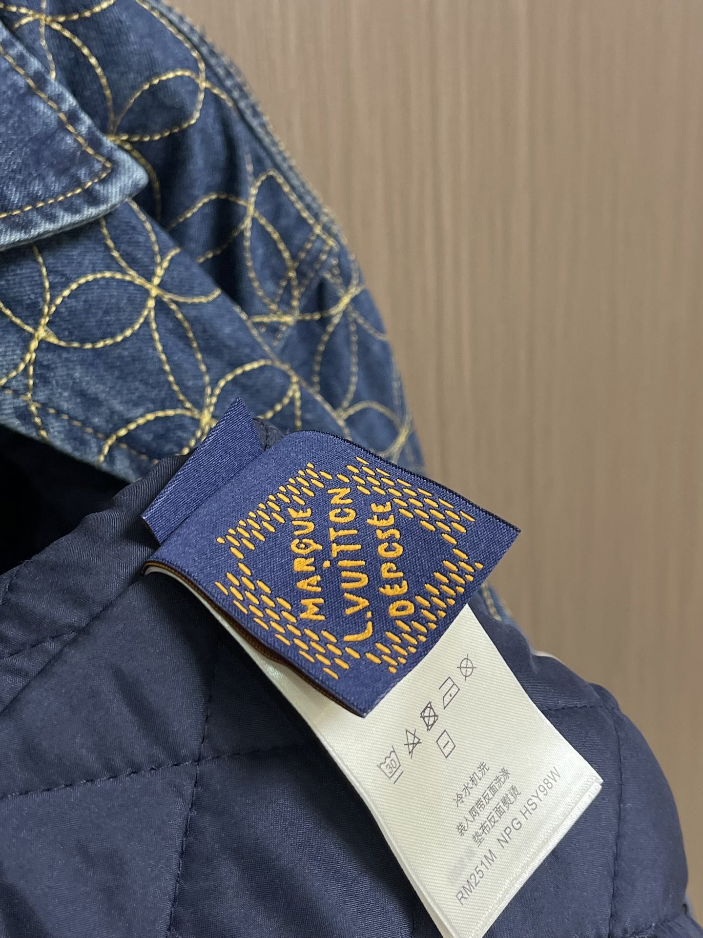 LV x NIGO 牛仔棉服夹克外套，出自Pharrell和Nigo在2025秋冬系列的合作之作，展现了