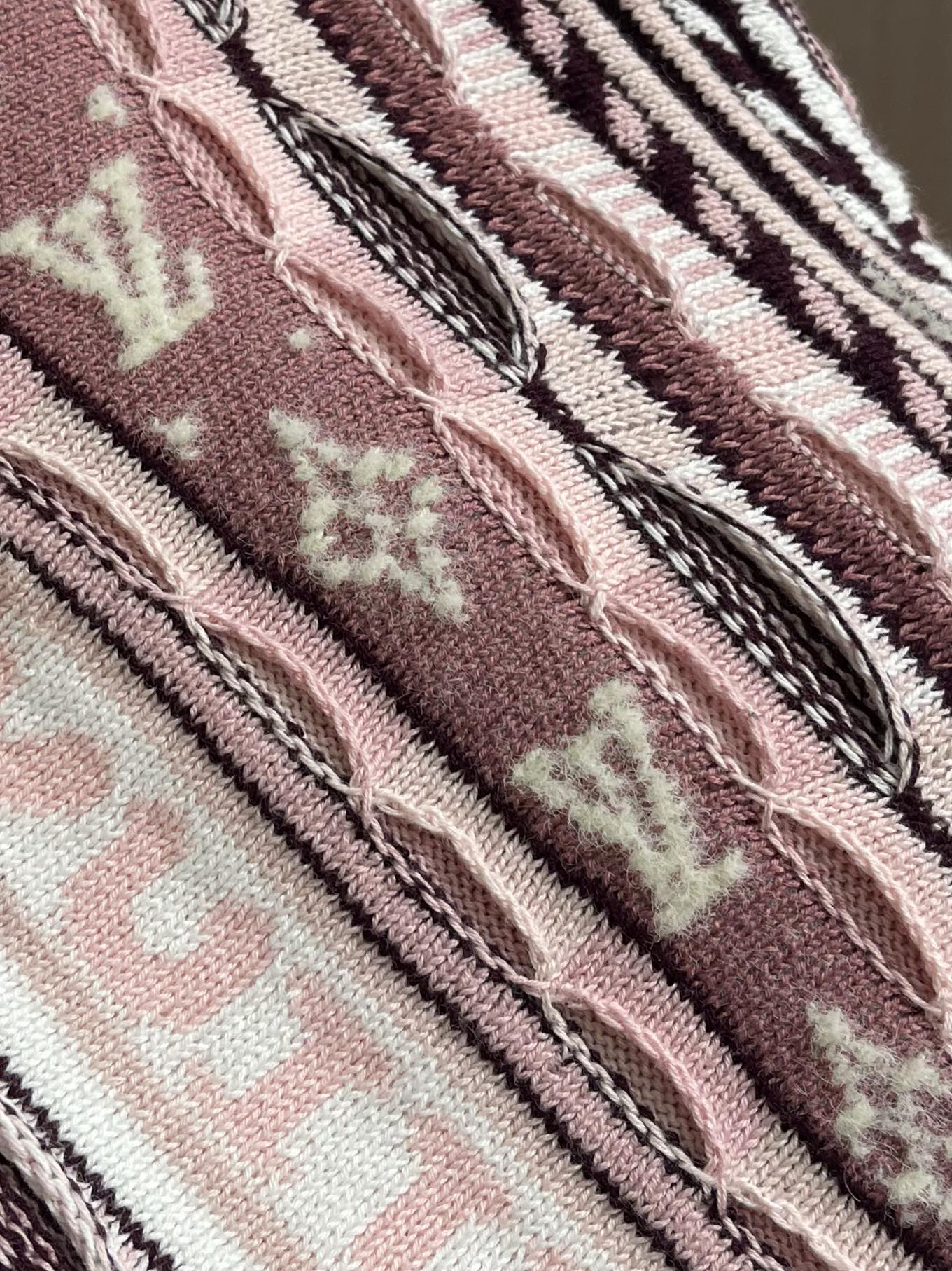 LV x Nigo联名款Monogram花㚏提花重工半拉链立领毛衣，Nigo系列Monogram花㚏提花