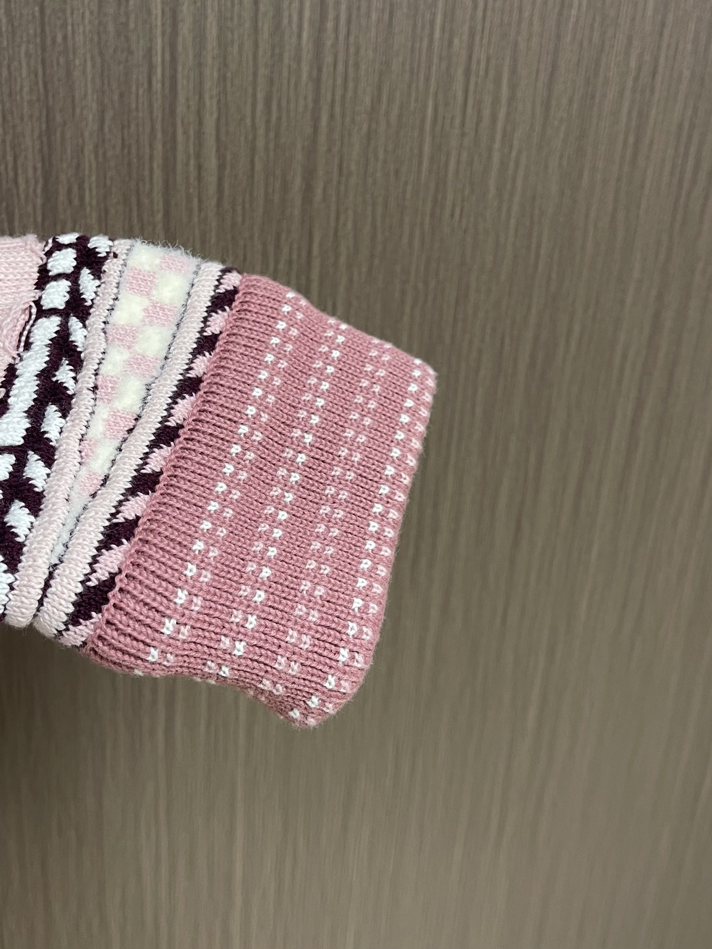 LV x Nigo联名款Monogram花㚏提花重工半拉链立领毛衣，Nigo系列Monogram花㚏提花