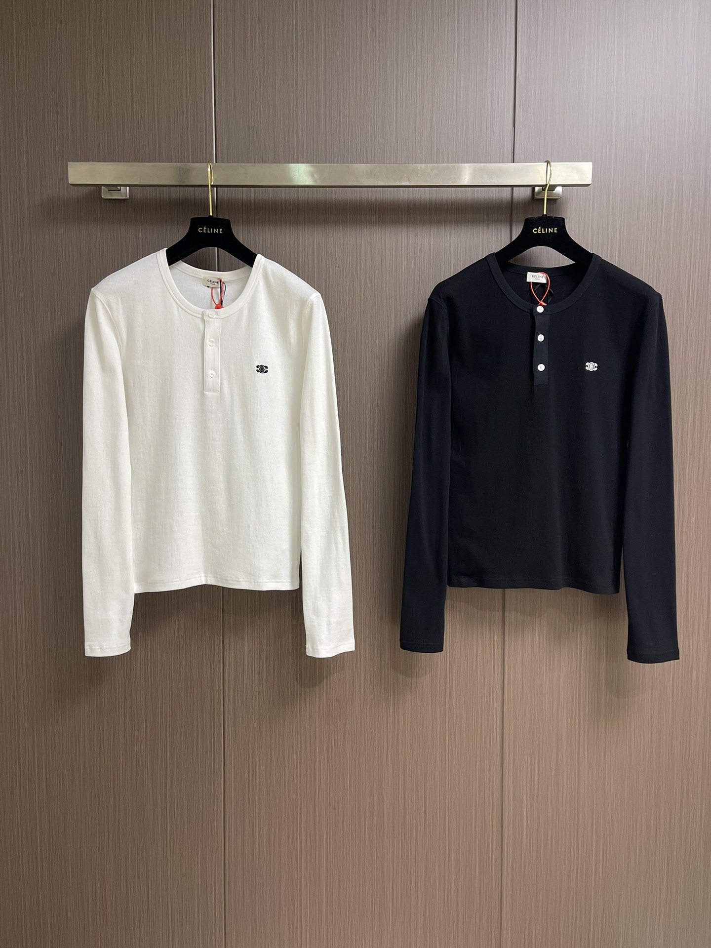 Celine 凯旋门刺绣长袖T恤 定制逸韧全棉针织绸 柔软顺滑 舒适贴肤 以深邃黑色为底 沉稳大气 标志