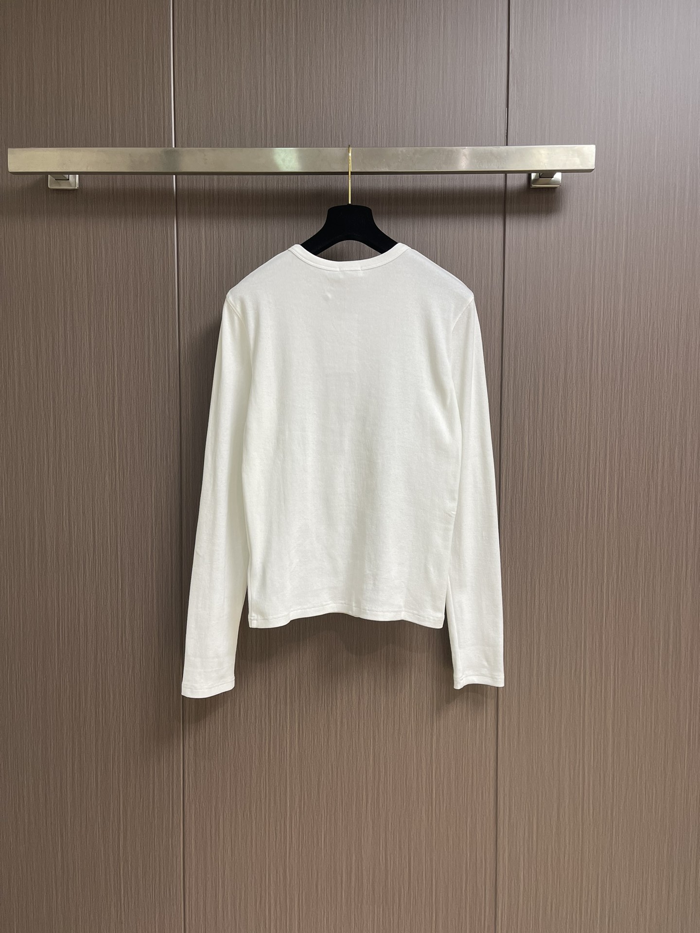 Celine 凯旋门刺绣长袖T恤 定制逸韧全棉针织绸 柔软顺滑 舒适贴肤 以深邃黑色为底 沉稳大气 标志