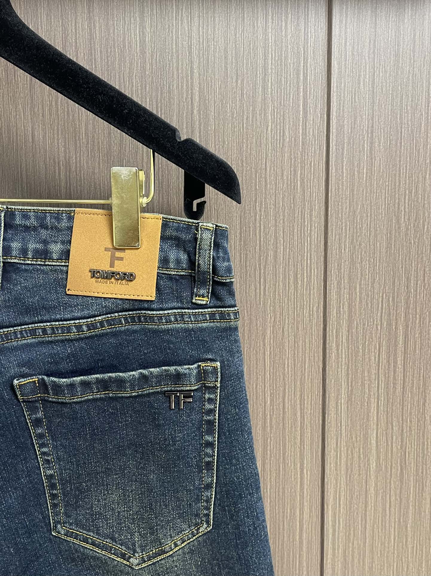 TOM FORD 2025SS男士早秋水洗立体剪裁牛仔裤，2024年早春系列，厚薄程度正好完美衔接两季的