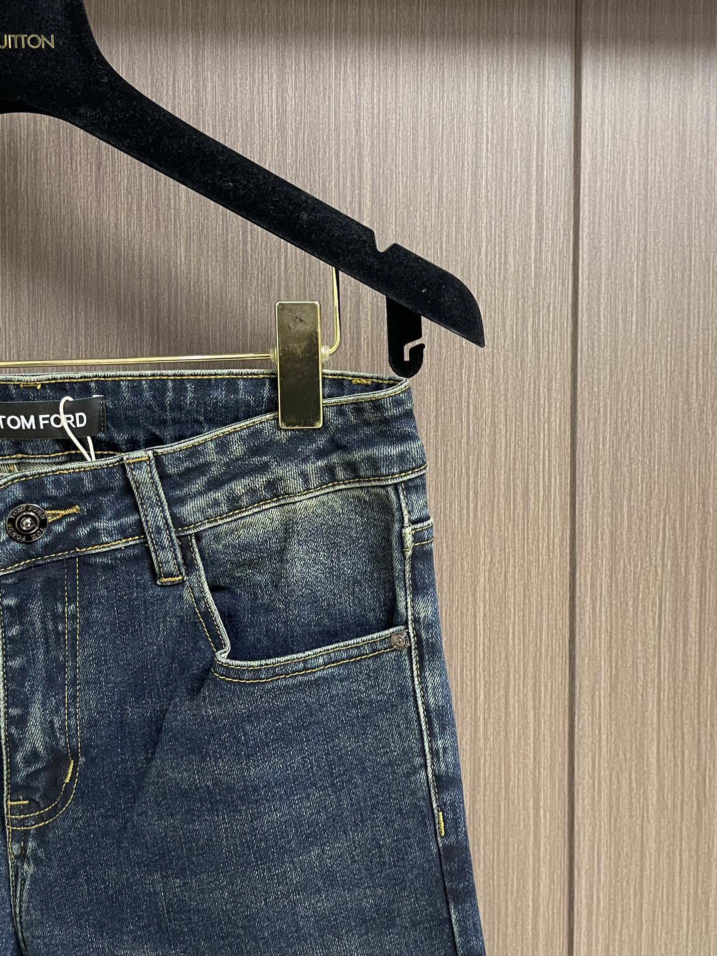 TOM FORD 2025SS男士早秋水洗立体剪裁牛仔裤，2024年早春系列，厚薄程度正好完美衔接两季的