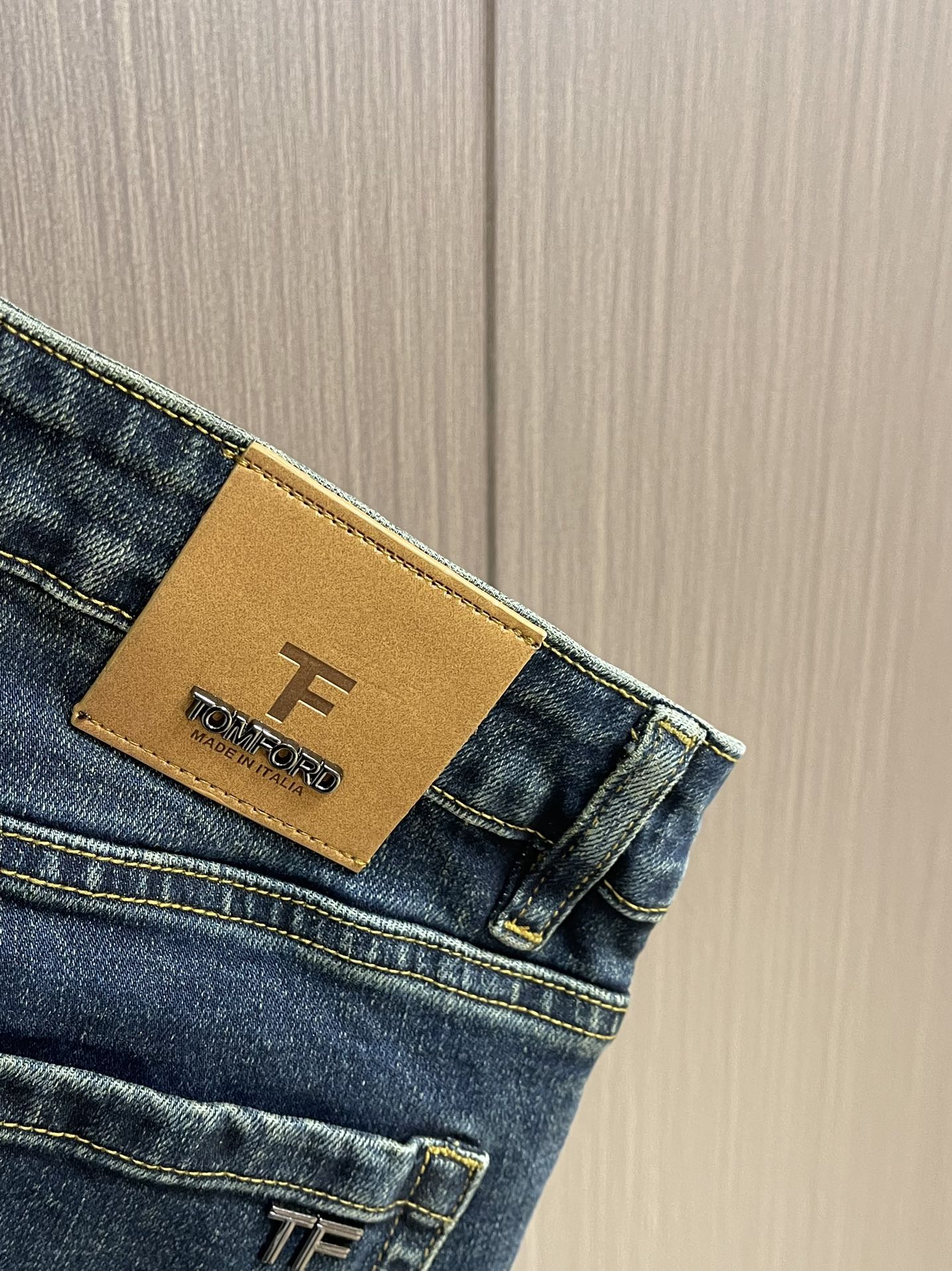 TOM FORD 2025SS男士早秋水洗立体剪裁牛仔裤，2024年早春系列，厚薄程度正好完美衔接两季的