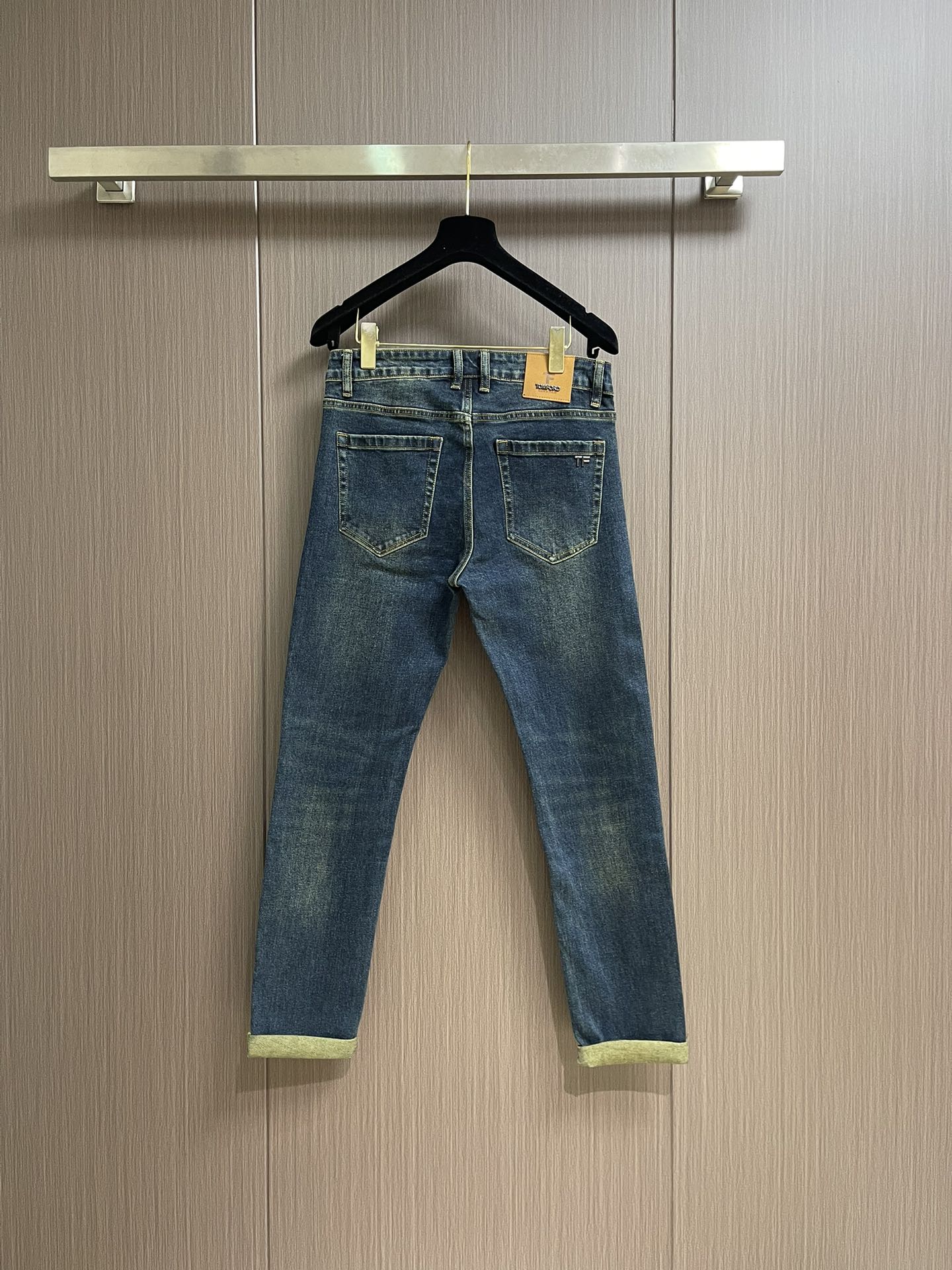 TOM FORD 2025SS男士早秋水洗立体剪裁牛仔裤，2024年早春系列，厚薄程度正好完美衔接两季的