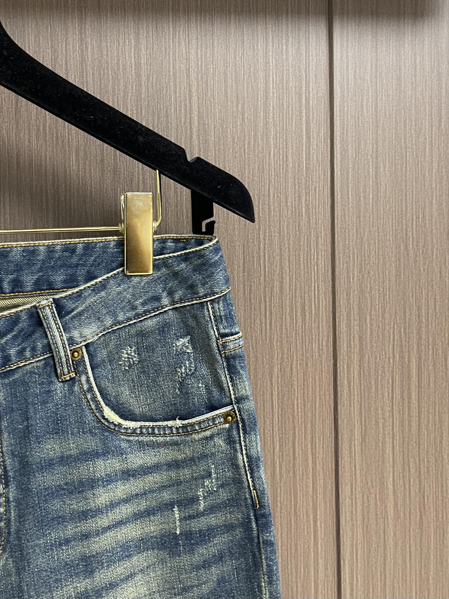 Prada 三角标识牛仔裤 定制复刻 客供五金辅料 原单品质 进口牛仔面料重工洗水 做工走线精细 上身绝