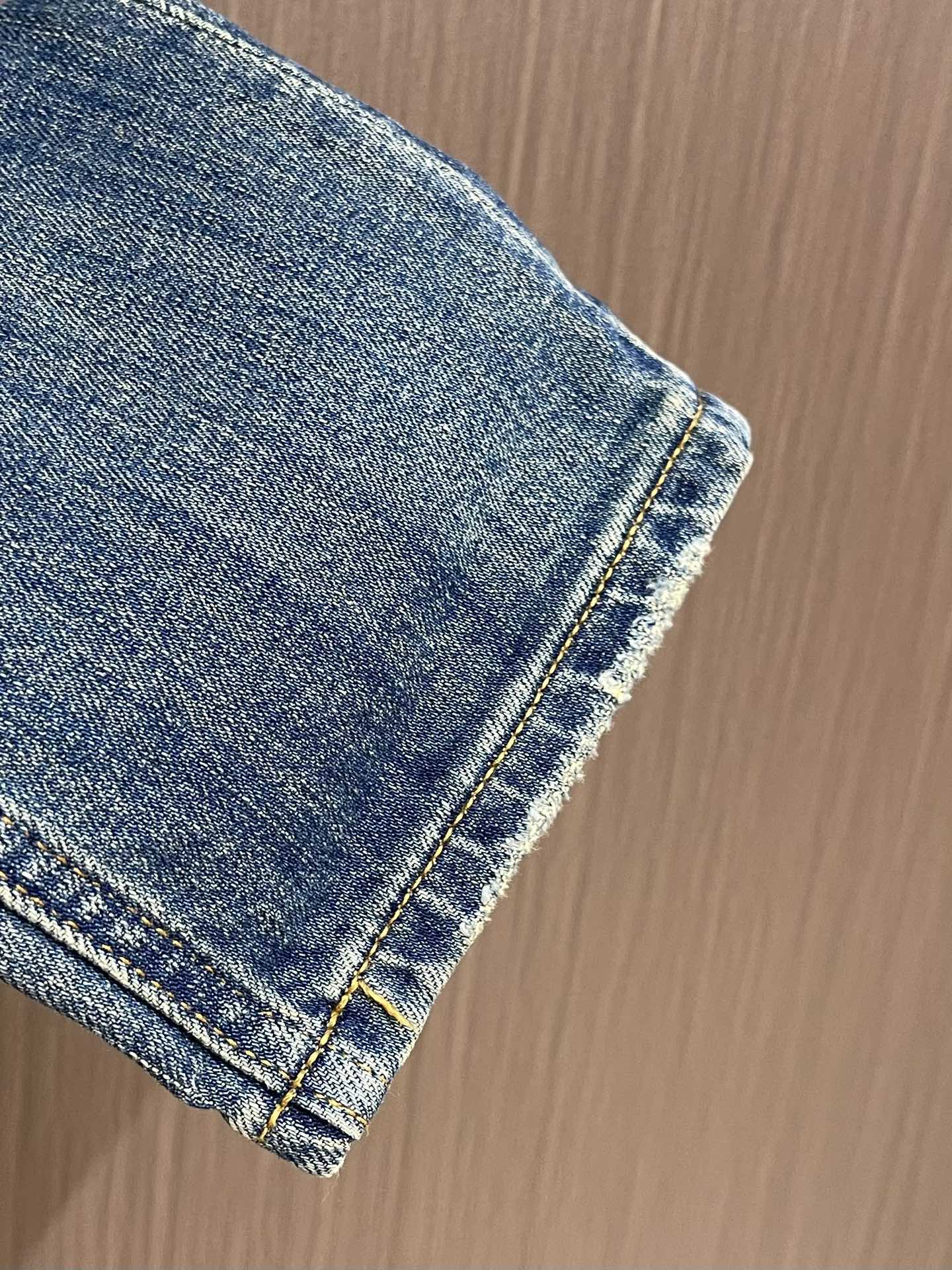 Prada 三角标识牛仔裤 定制复刻 客供五金辅料 原单品质 进口牛仔面料重工洗水 做工走线精细 上身绝