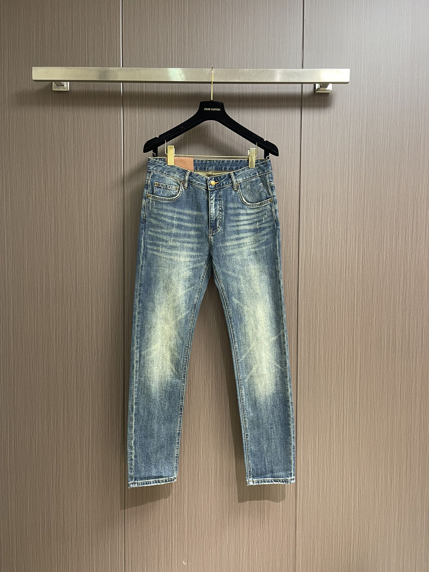 NO:528048,Prada Triangle Logo Jeans Customized Replica Customer-supplied Hardware Accessories Original Quality Imported Denim Fabric Heavy Industry Washing, Fine Workmanship Line, Excellent Body Body!  Preferred items. Size 29-38 There are 35 No 37, prada, jeans, alexander wang19860909Prada 三角标识牛仔裤 定制复刻 客供五金辅料 原单品质 进口牛仔面料重工洗水 做工走线精细 上身绝佳！优选单品.尺码29-38 有35 无37,,prada,jeans,alexander wang,Men's clothing