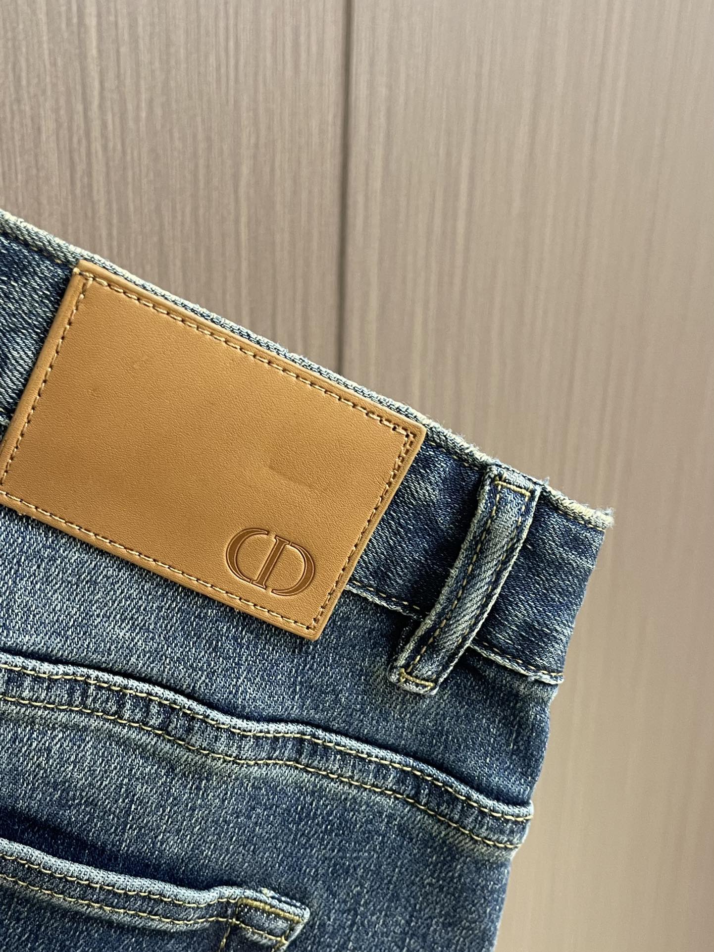 Dior 新款花卉刺绣标识牛仔裤 进口土耳其纯棉牛仔面料 色泽靓丽，透气，修身版型 微弹力面料 随意百搭