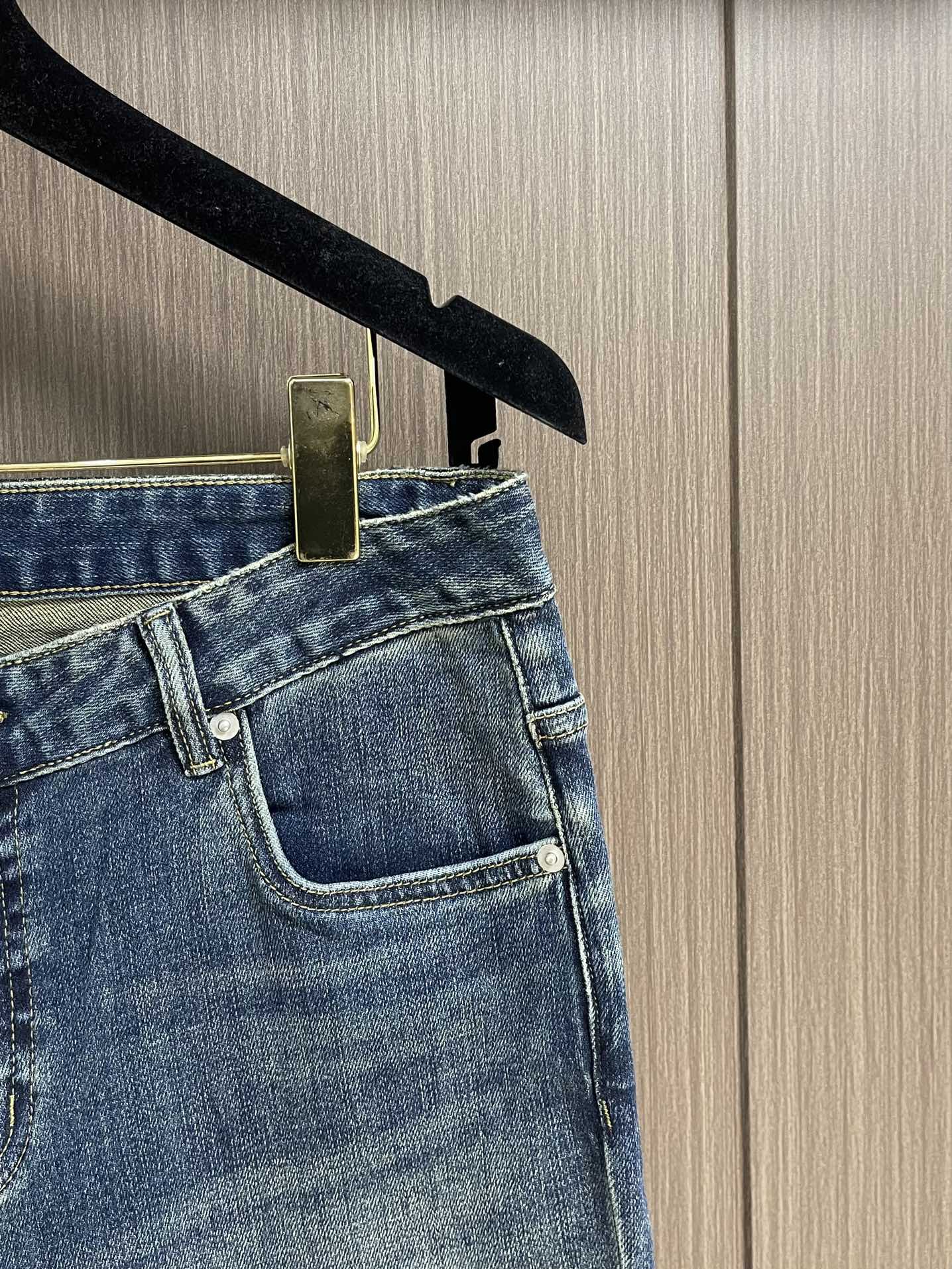 Dior 新款花卉刺绣标识牛仔裤 进口土耳其纯棉牛仔面料 色泽靓丽，透气，修身版型 微弹力面料 随意百搭