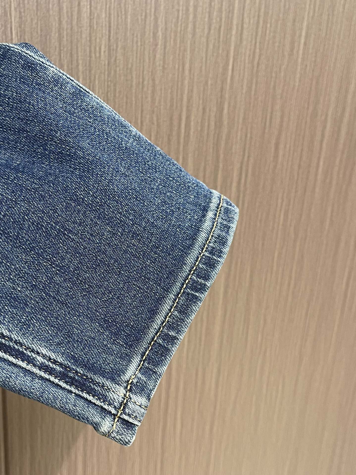 Dior 新款花卉刺绣标识牛仔裤 进口土耳其纯棉牛仔面料 色泽靓丽，透气，修身版型 微弹力面料 随意百搭