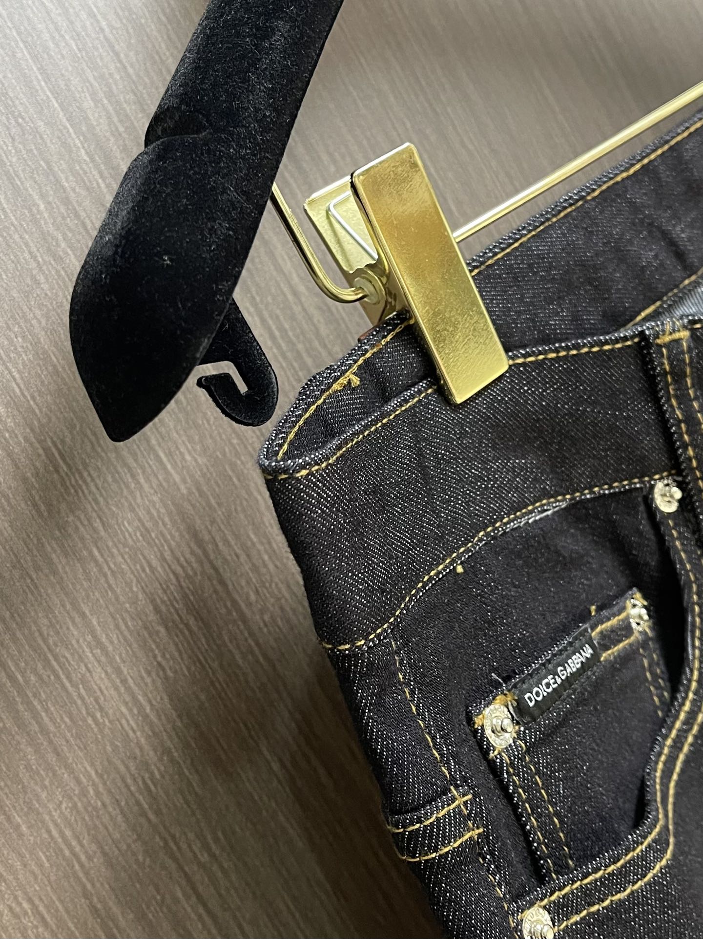 DG 2025ss春夏新品水洗男士休闲牛仔裤，腔调感极强的一款牛仔裤，都是时尚是个轮回，那么于牛仔类别而