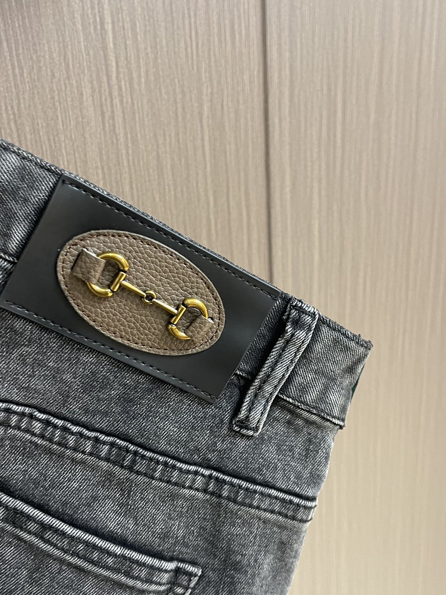 GUCCI 男士直筒休闲牛仔裤 现代时尚的剪裁设计，客供日本denim平纹棉质牛仔面料梭织生产．顶尖的石