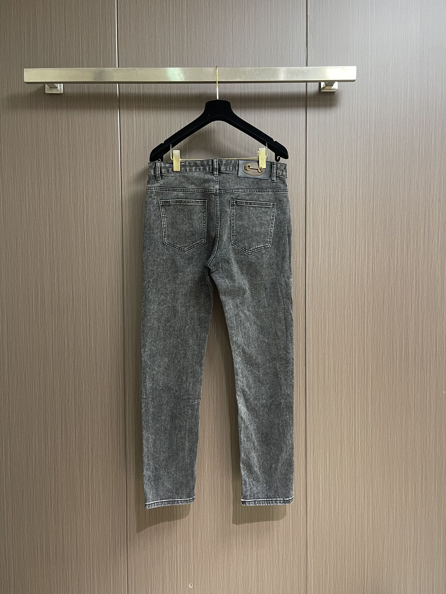 GUCCI 男士直筒休闲牛仔裤 现代时尚的剪裁设计，客供日本denim平纹棉质牛仔面料梭织生产．顶尖的石