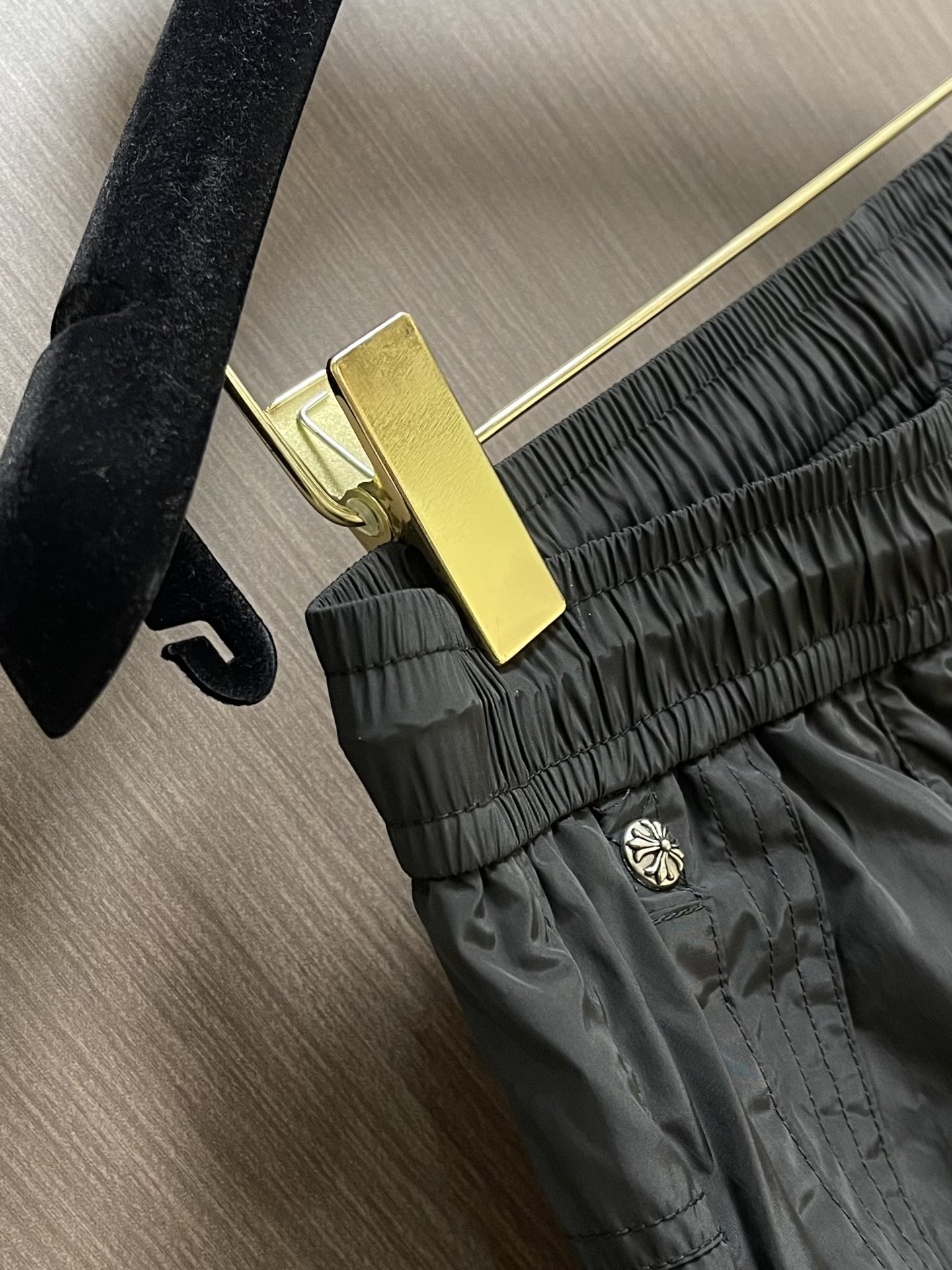 CH 克罗心重磅伞兵裤拼皮十字架 定制克罗心五金 宽松慵懒版型，定织定染需要正面先做碳磨再做磨毛处理 穿