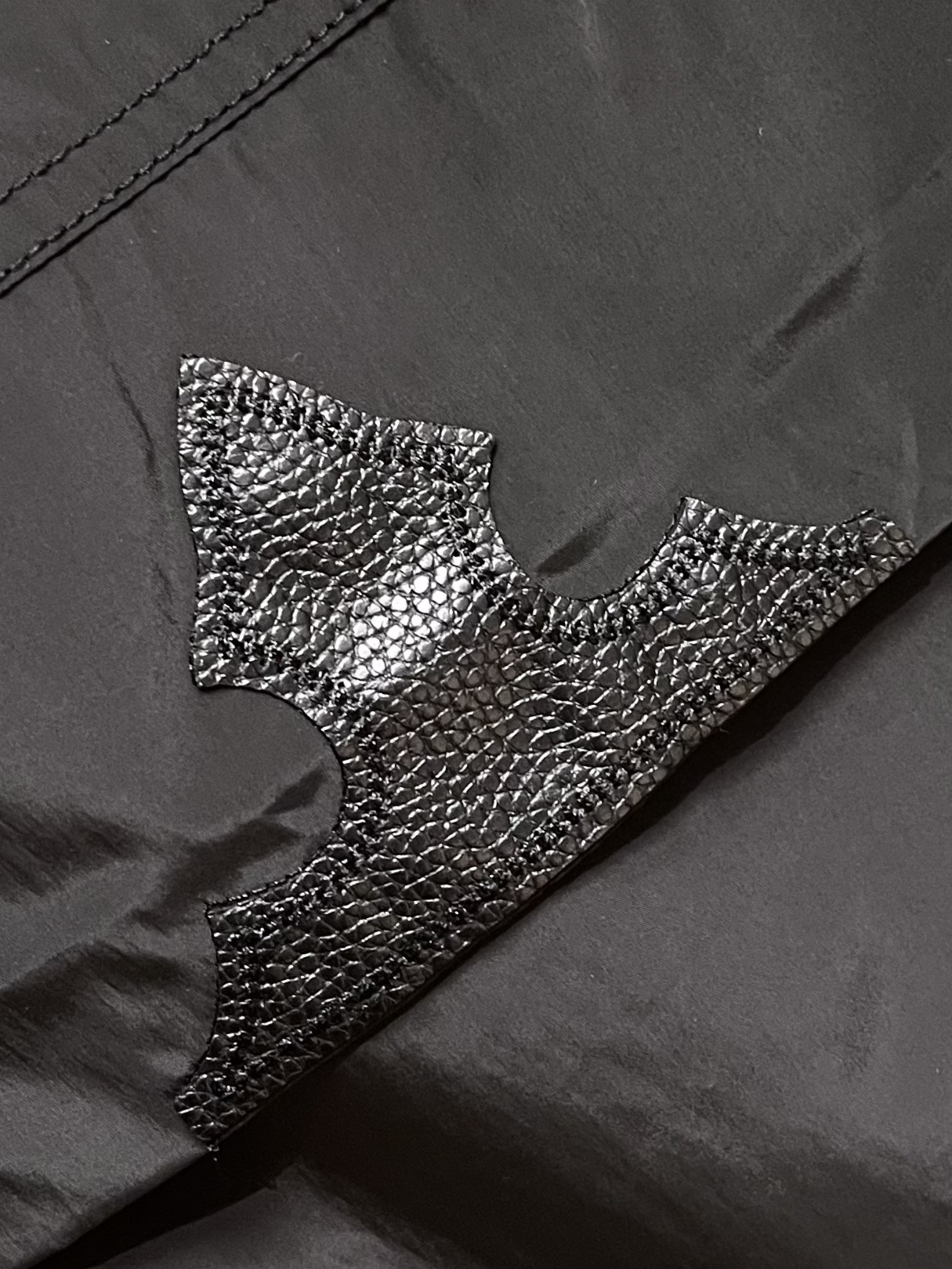 CH 克罗心重磅伞兵裤拼皮十字架 定制克罗心五金 宽松慵懒版型，定织定染需要正面先做碳磨再做磨毛处理 穿