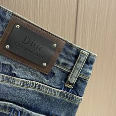 Dior 新款标识牛仔裤 进口土耳其纯棉牛仔牛面料 色泽靓丽,透气,修身版型 微弹力面料 随意百搭 久洗 Dior 新款标识牛仔裤 进口土耳其纯棉牛仔牛面料 色泽靓丽,透气,修身版型 微弹力面料 随意百搭 久洗