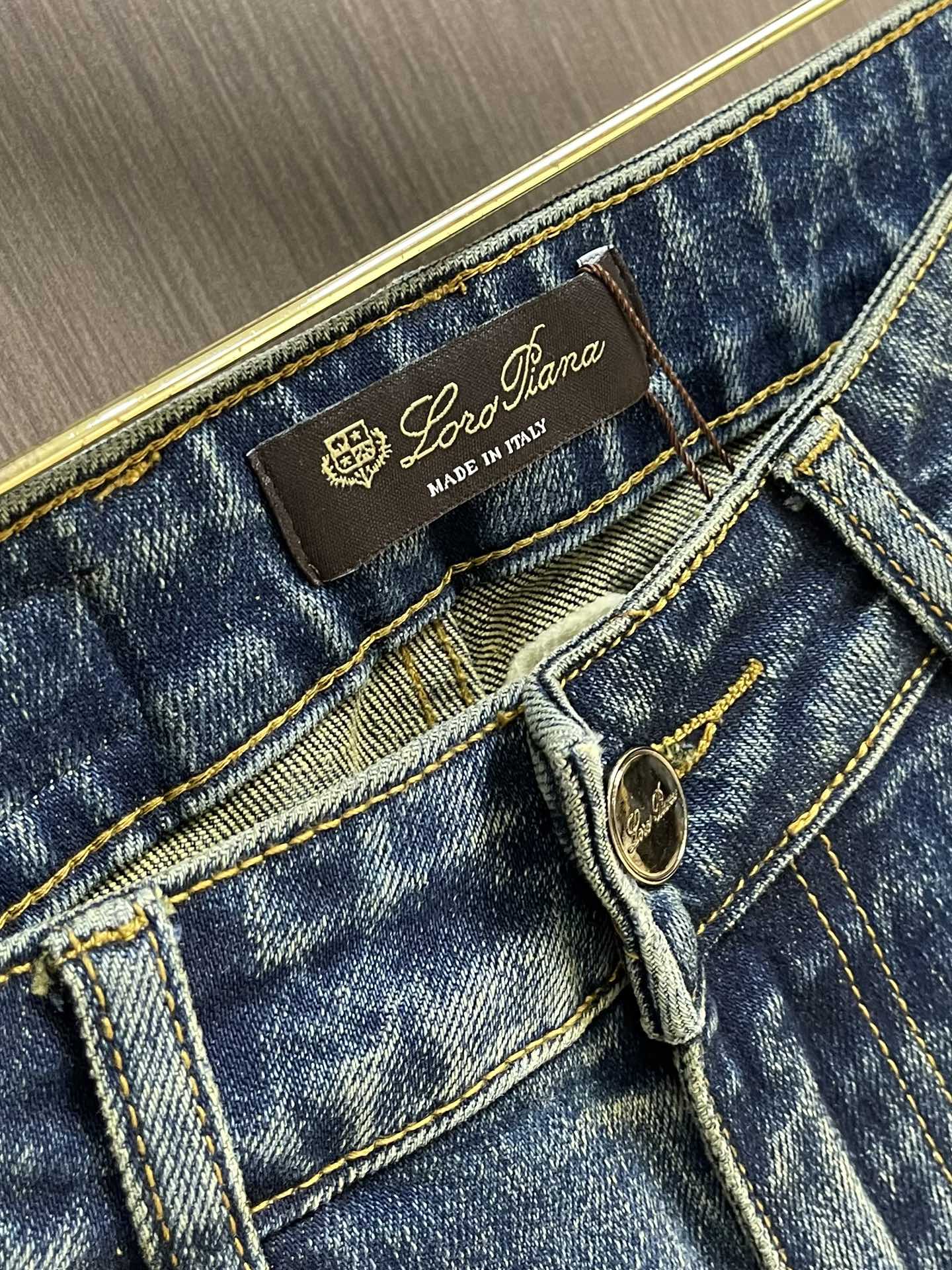 lP🆕 LoroPiana 2025ss秋冬新款卷边牛仔裤，好穿不挑身材，在搭配上没有太多的限制 随意简
