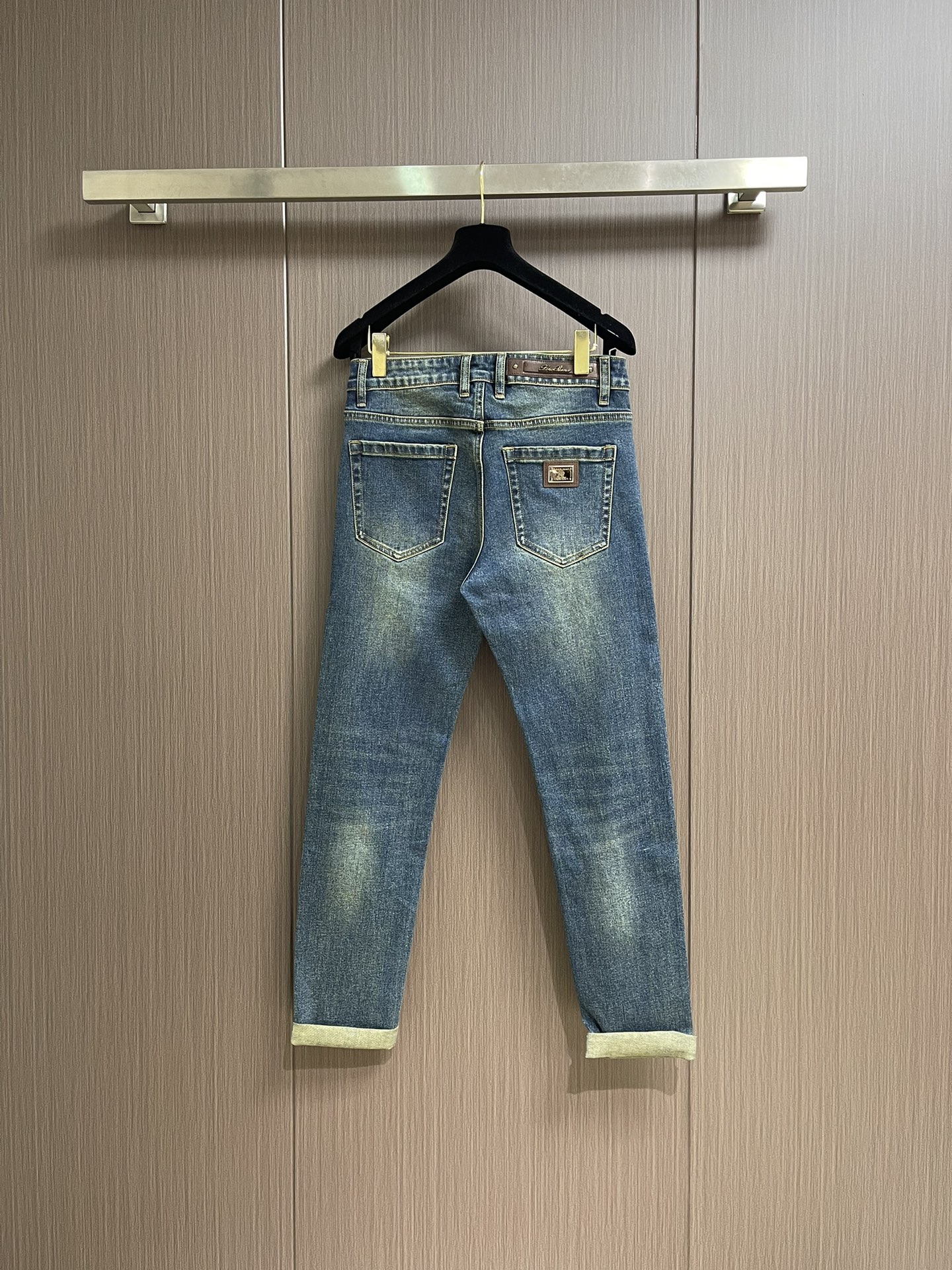 lP🆕 LoroPiana 2025ss秋冬新款卷边牛仔裤，好穿不挑身材，在搭配上没有太多的限制 随意简