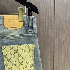 GUCCI 2025AW 秋冬款 全品相订单!老花拼接经典五袋款男士小直筒牛仔裤 腰际老花点缀的设计 很 GUCCI 2025AW 秋冬款 全品相订单!老花拼接经典五袋款男士小直筒牛仔裤 腰际老花点缀的设计 很