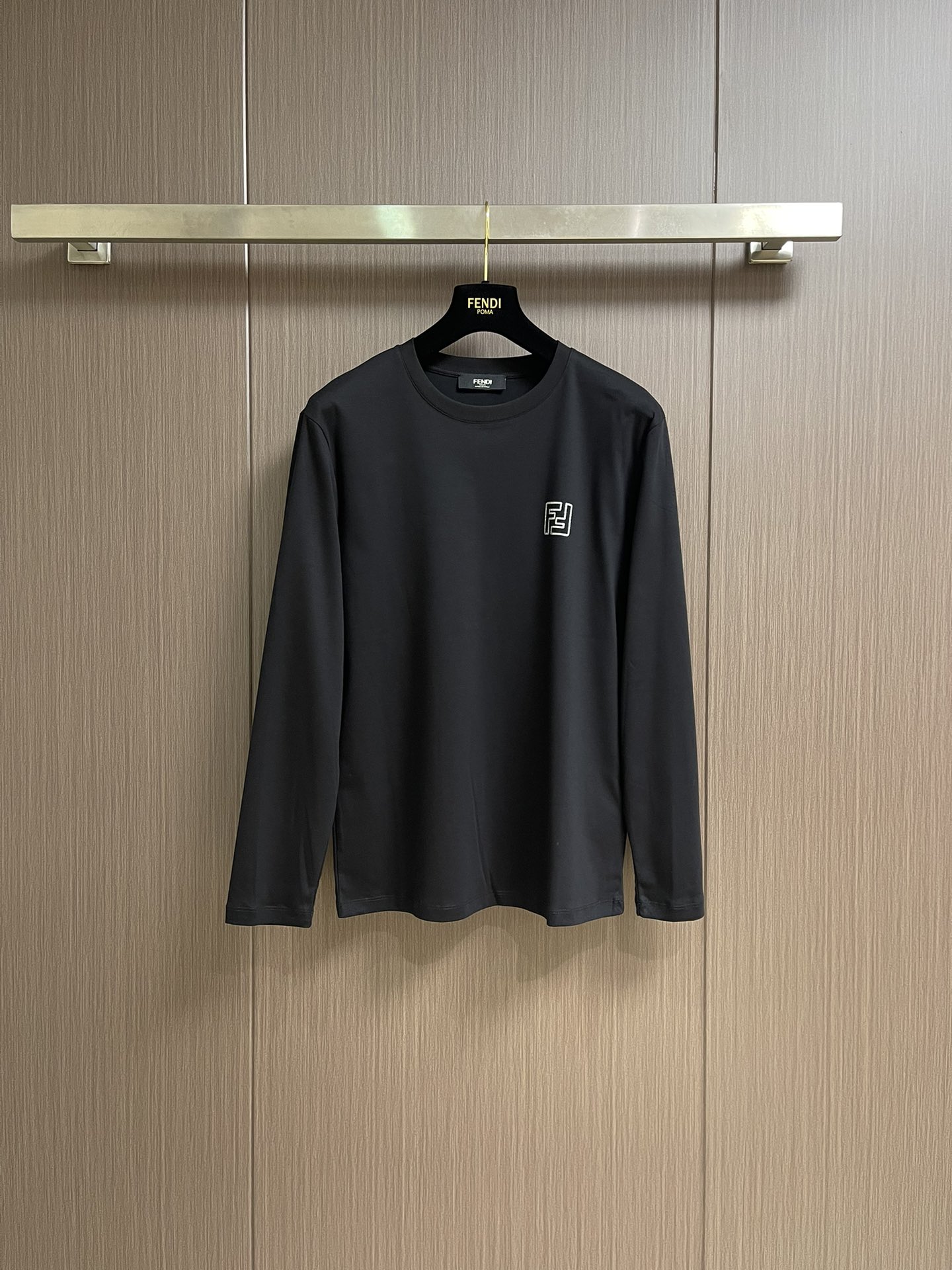 FENDI 2025SS早秋圆领长袖t恤，进口原版面料，顶级印花工艺字母图案logo，独特设计，上身舒适