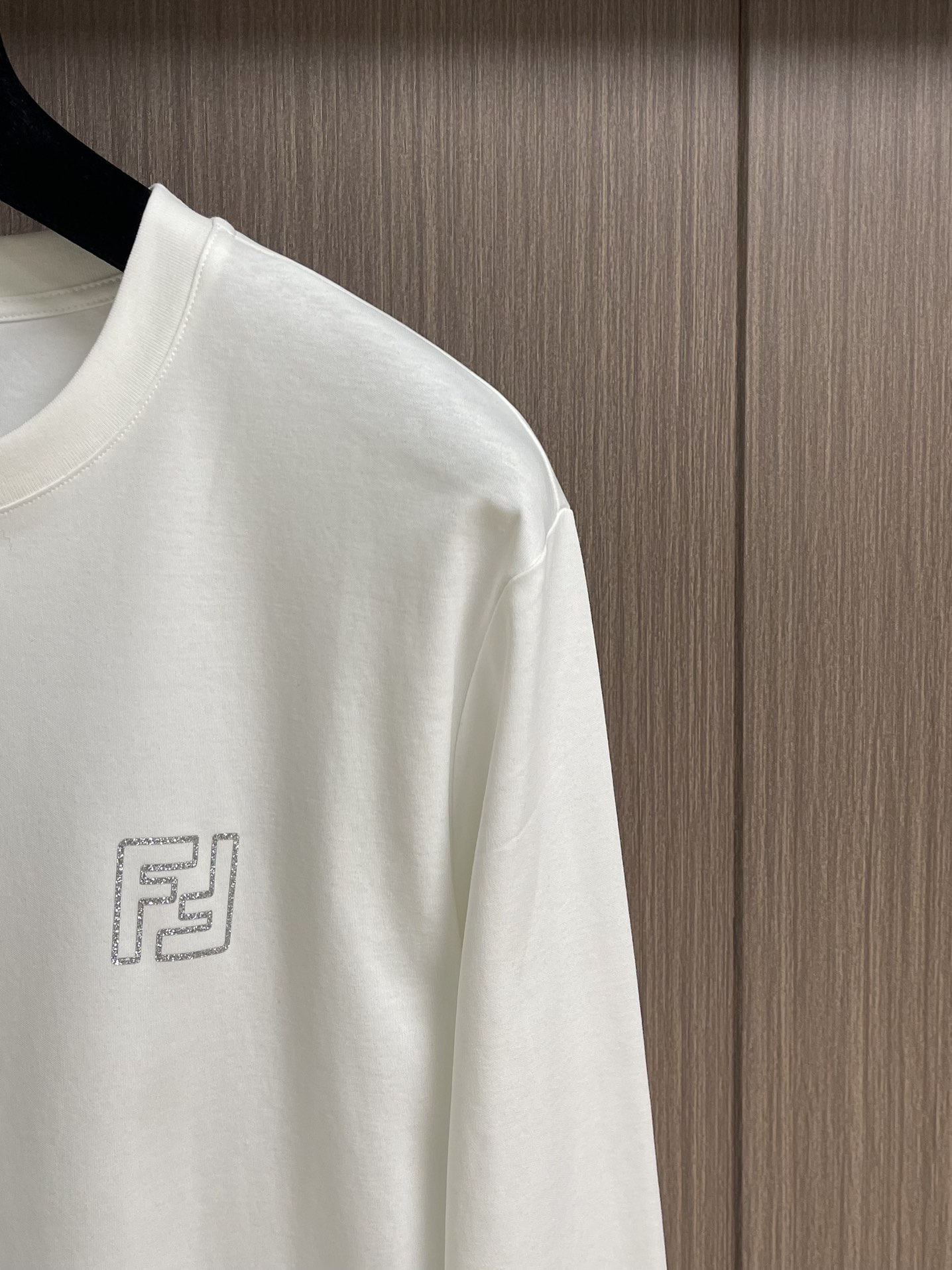 FENDI 2025SS早秋圆领长袖t恤，进口原版面料，顶级印花工艺字母图案logo，独特设计，上身舒适
